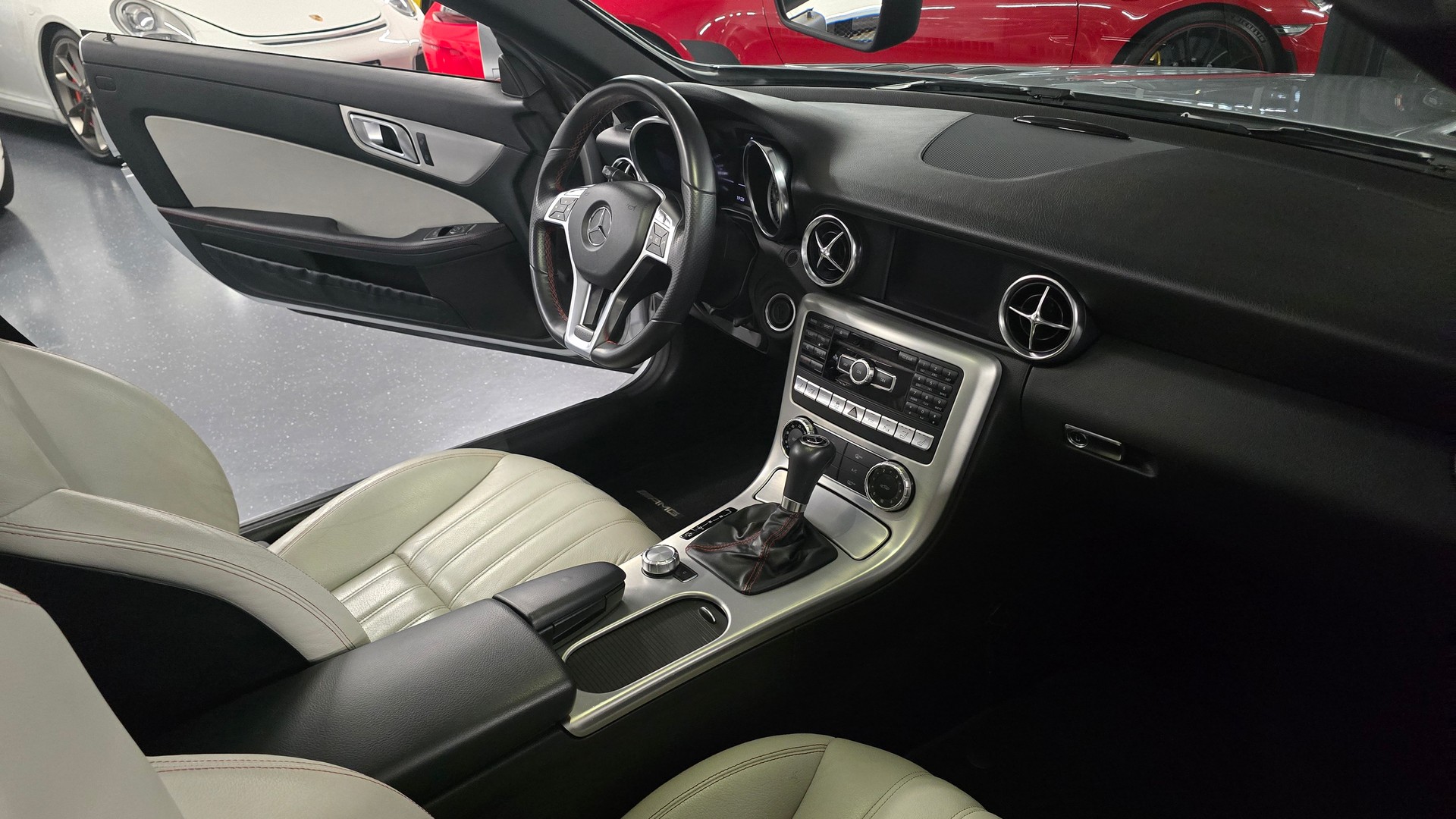 MERCEDES-BENZ SLK 200 7G-Tronic AMG Paket-image-17