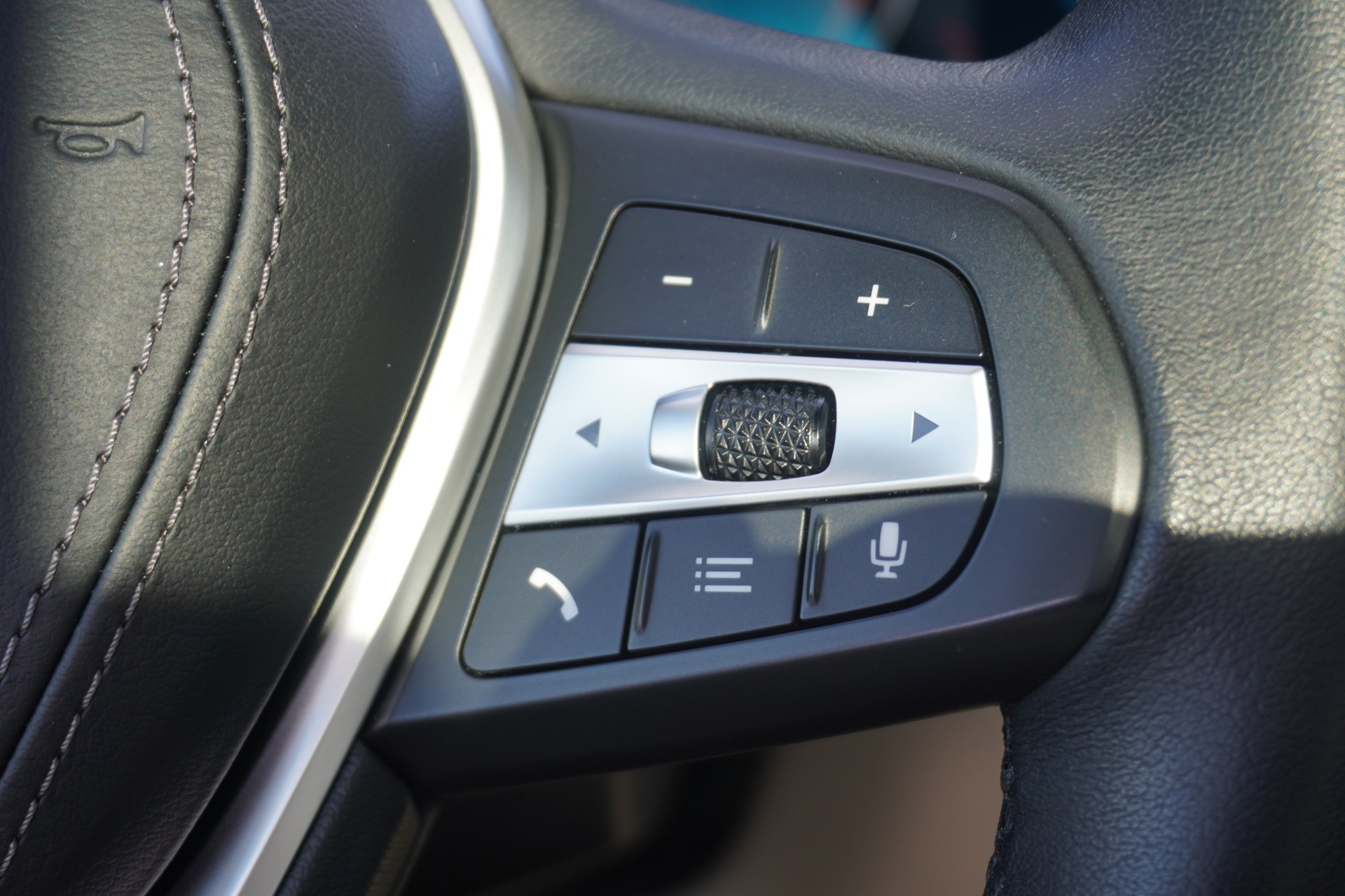 BMW X5 xDrive 48V 30d Steptronic-image-17