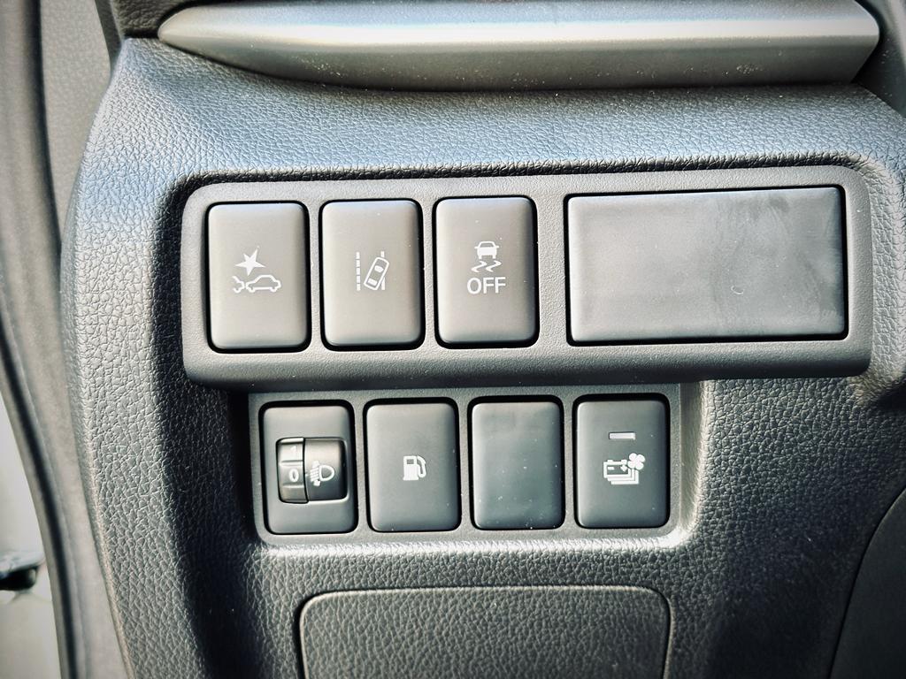 MITSUBISHI Eclipse Cross 2.4 PHEV Invite 4x4-image-6