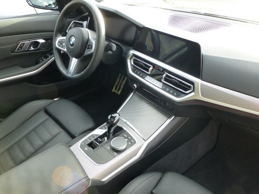 BMW 330e M Sport-image-10