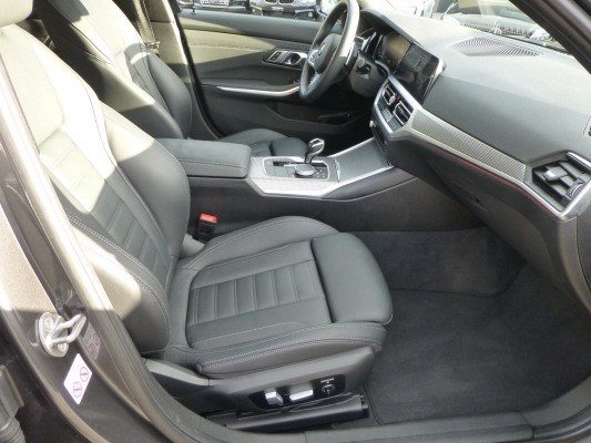 BMW 330e M Sport-image-9