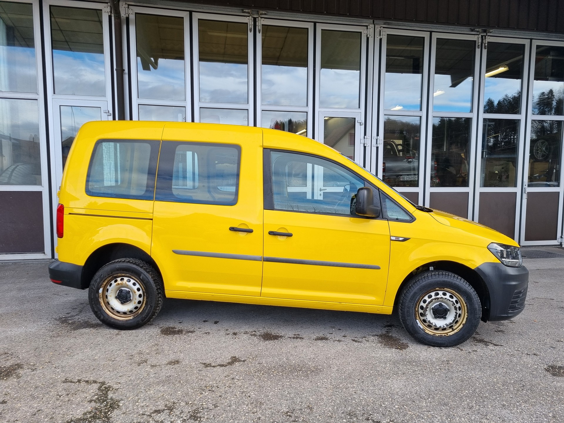 VW Caddy 2.0TDI BlueMotion Technology-showroom-element-2
