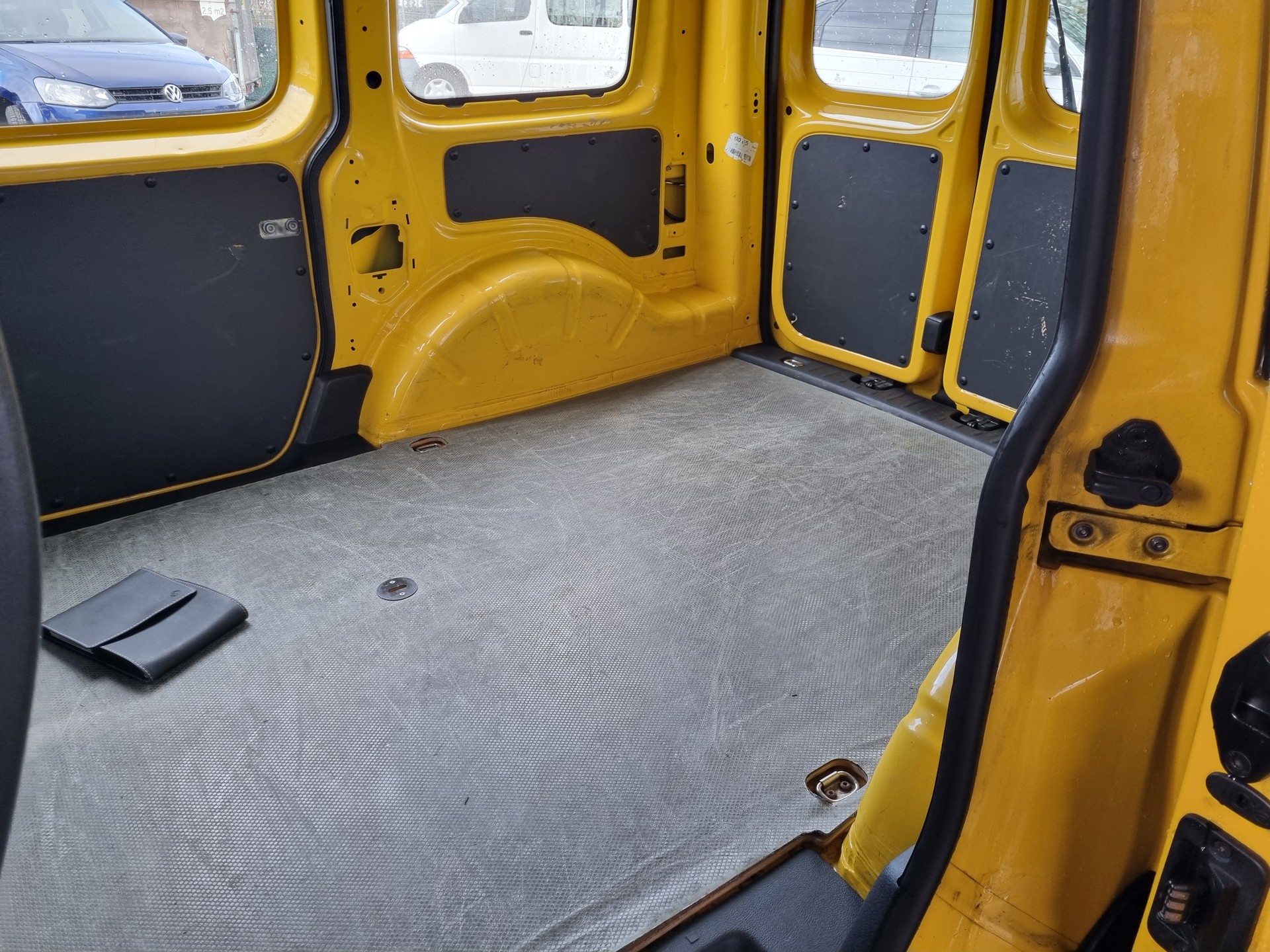VW Caddy 2.0TDI BlueMotion Technology-image-8