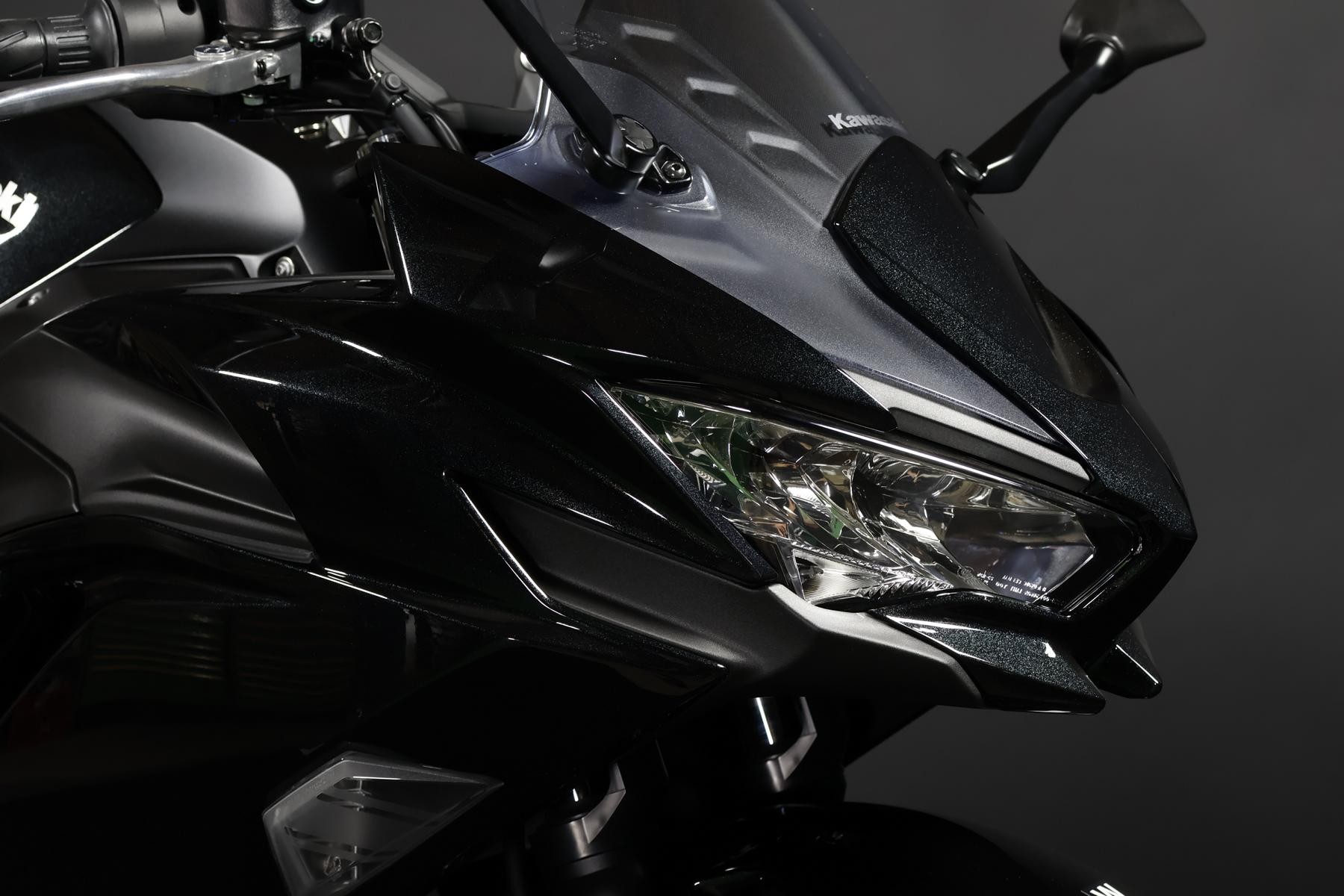 KAWASAKI Ninja 650 (50/35 KW) *Black Edition* Level 3-showroom-element-3