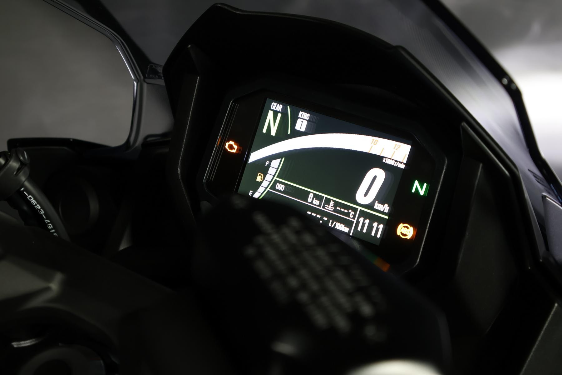 KAWASAKI Ninja 650 (50/35 KW) *Black Edition* Level 3-image-11