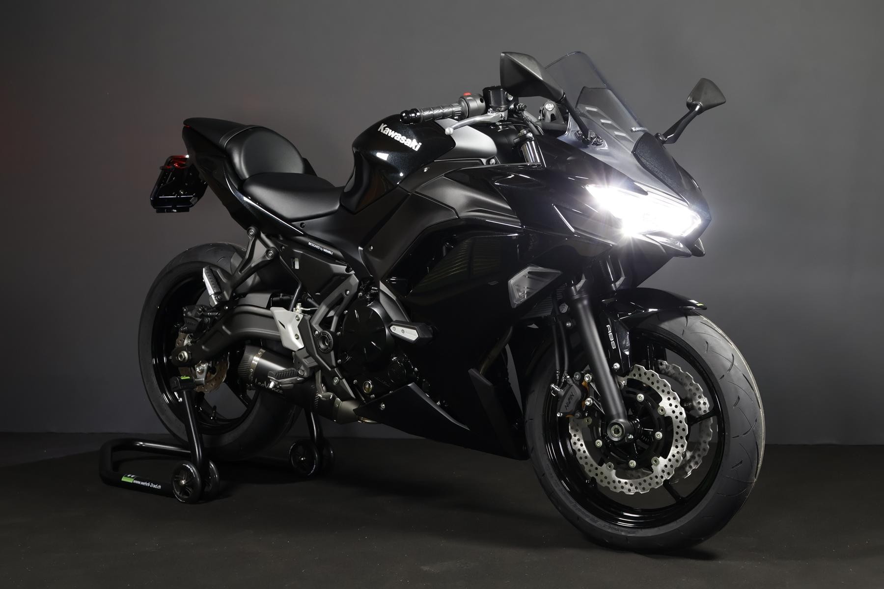 KAWASAKI Ninja 650 (50/35 KW) *Black Edition* Level 3-showroom-element-2
