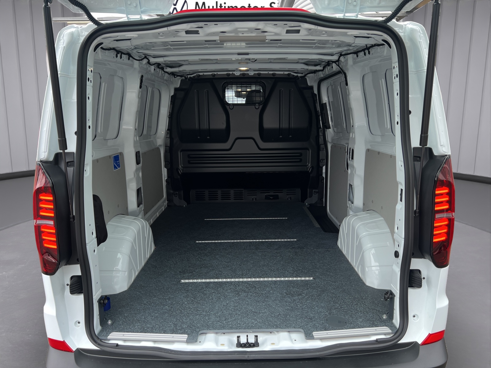 VW Transporter 2.0 TDI Automat-image-13