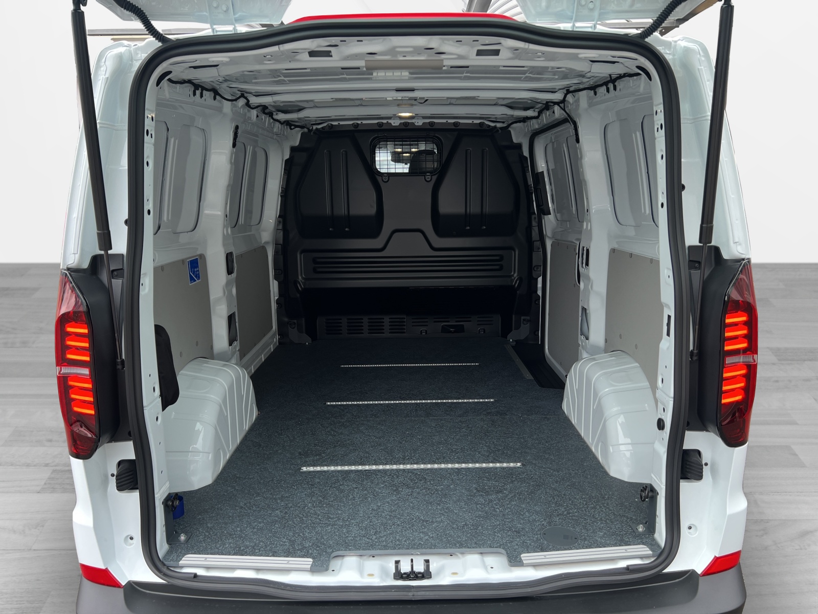 VW Transporter 2.0 TDI Automat-image-13