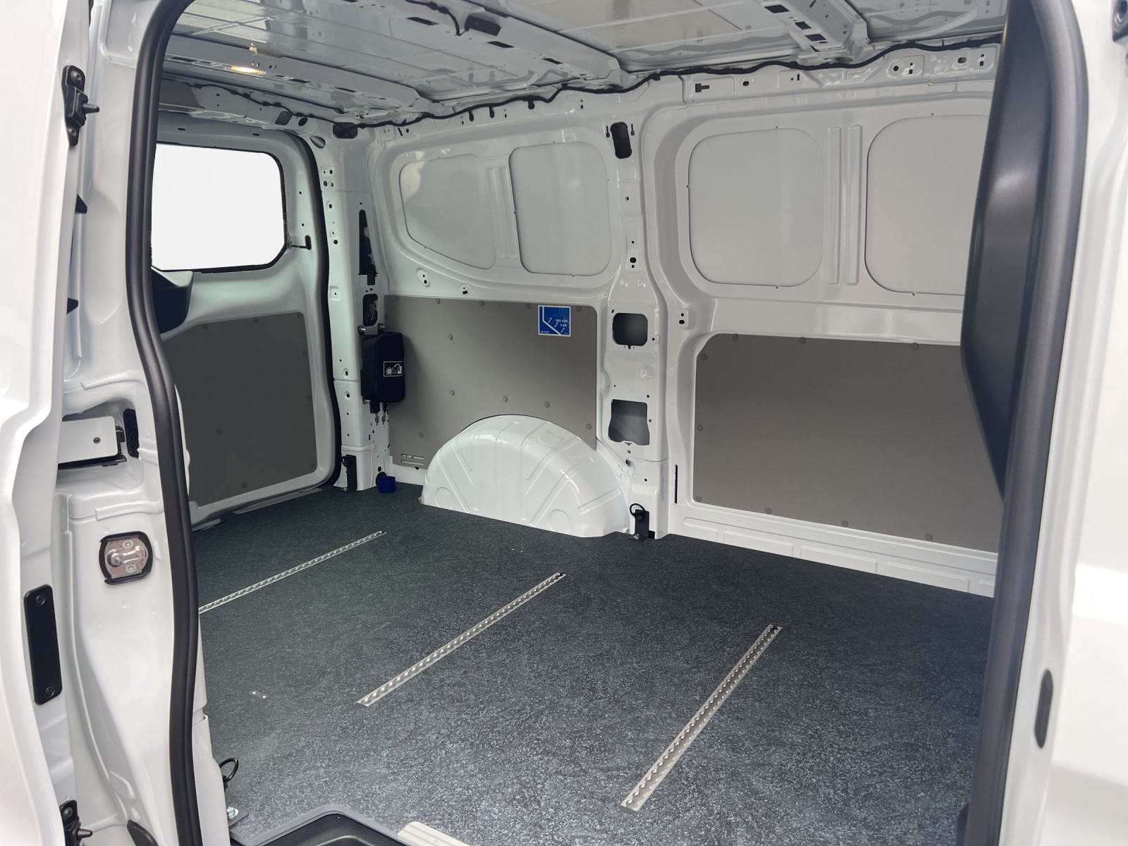VW Transporter 2.0 TDI Automat-image-10