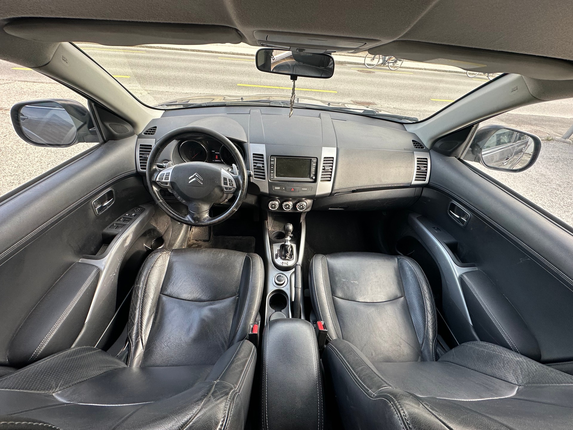 CITROEN C-Crosser 2.2 HDi Exclusive DCS6-image-6