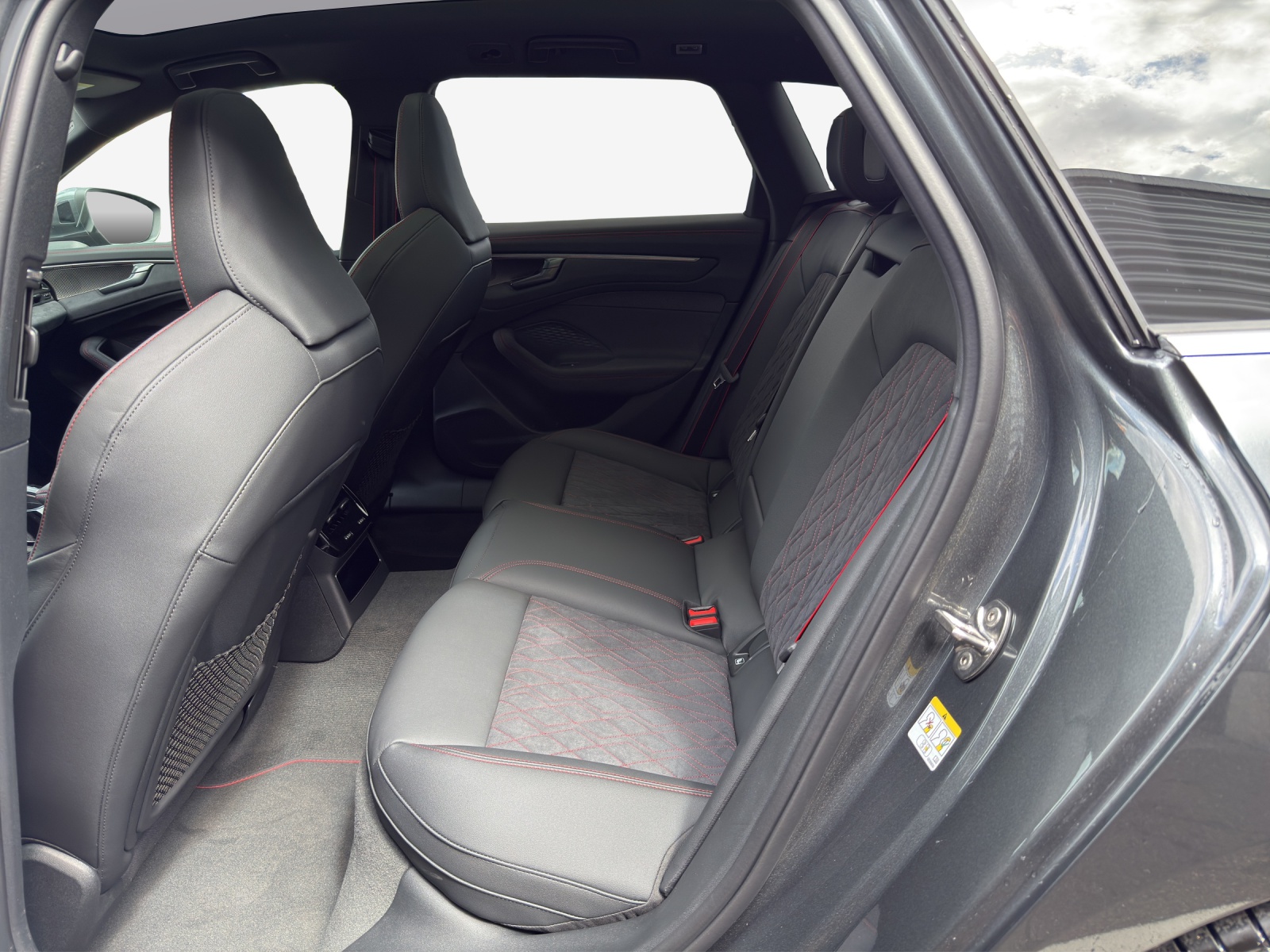 AUDI A6 Avant TFSI quattro 270 kW S tronic-image-11