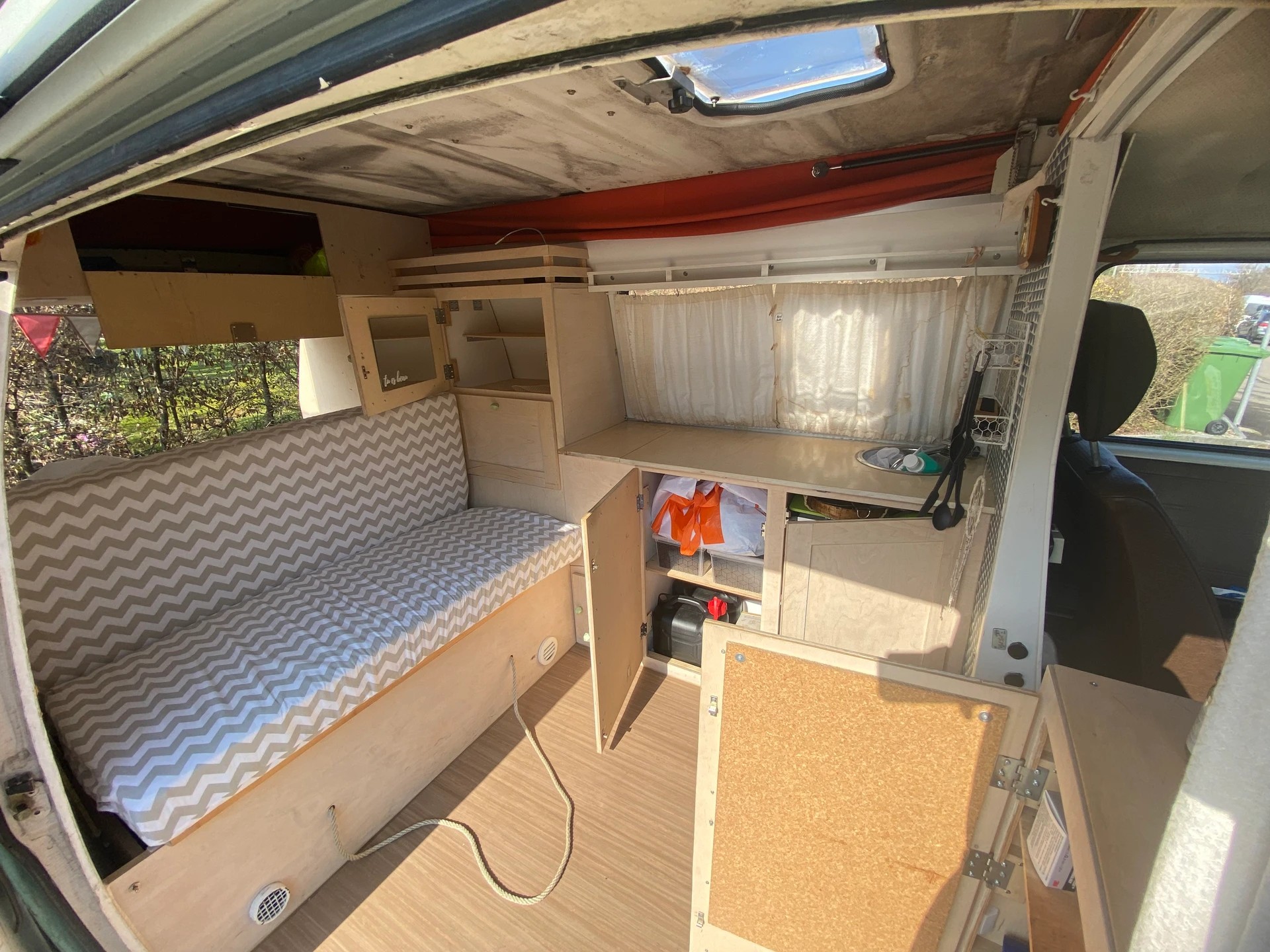 VW (Typ 2) Camper-image-5