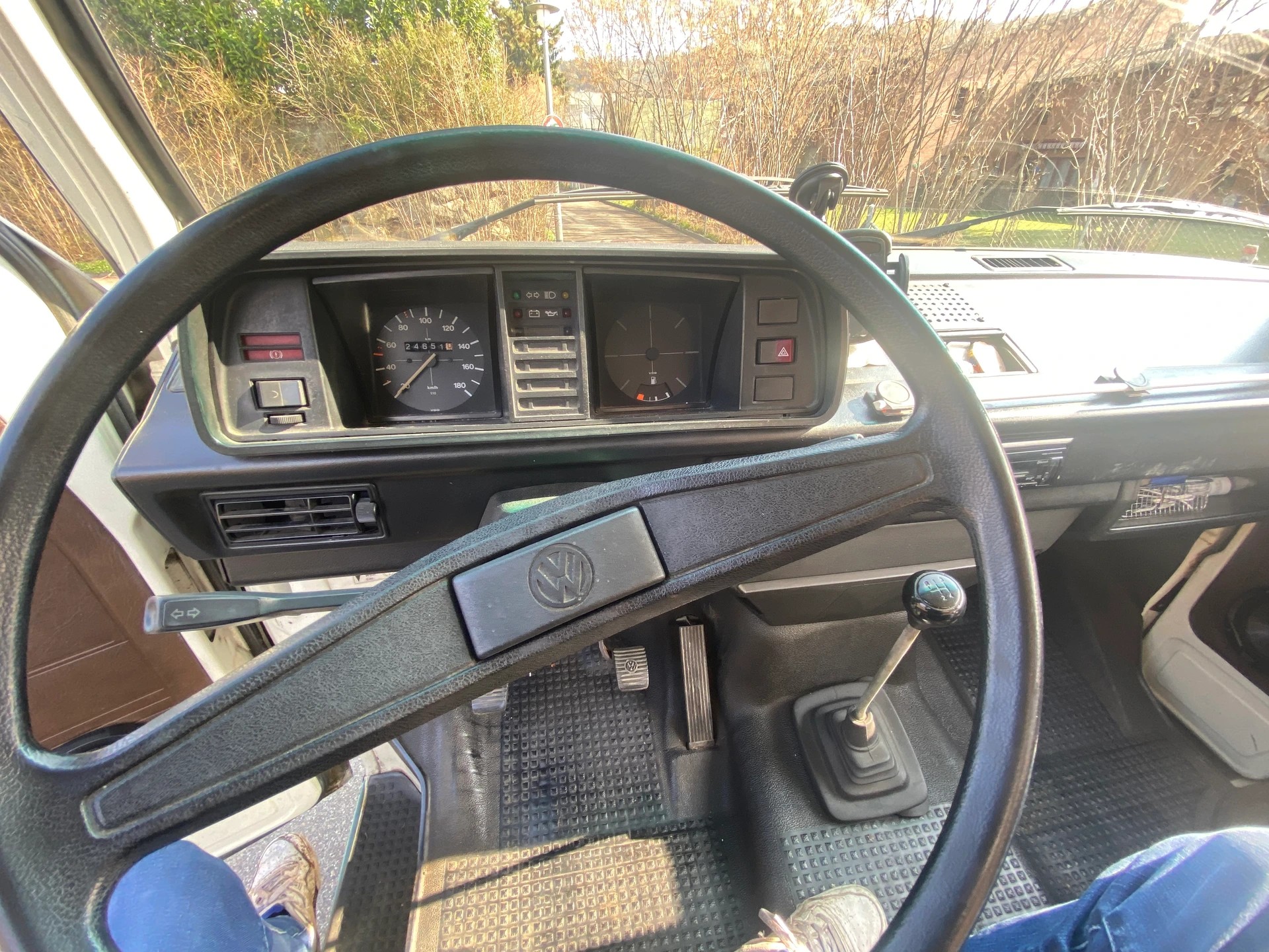 VW (Typ 2) Camper-image-13