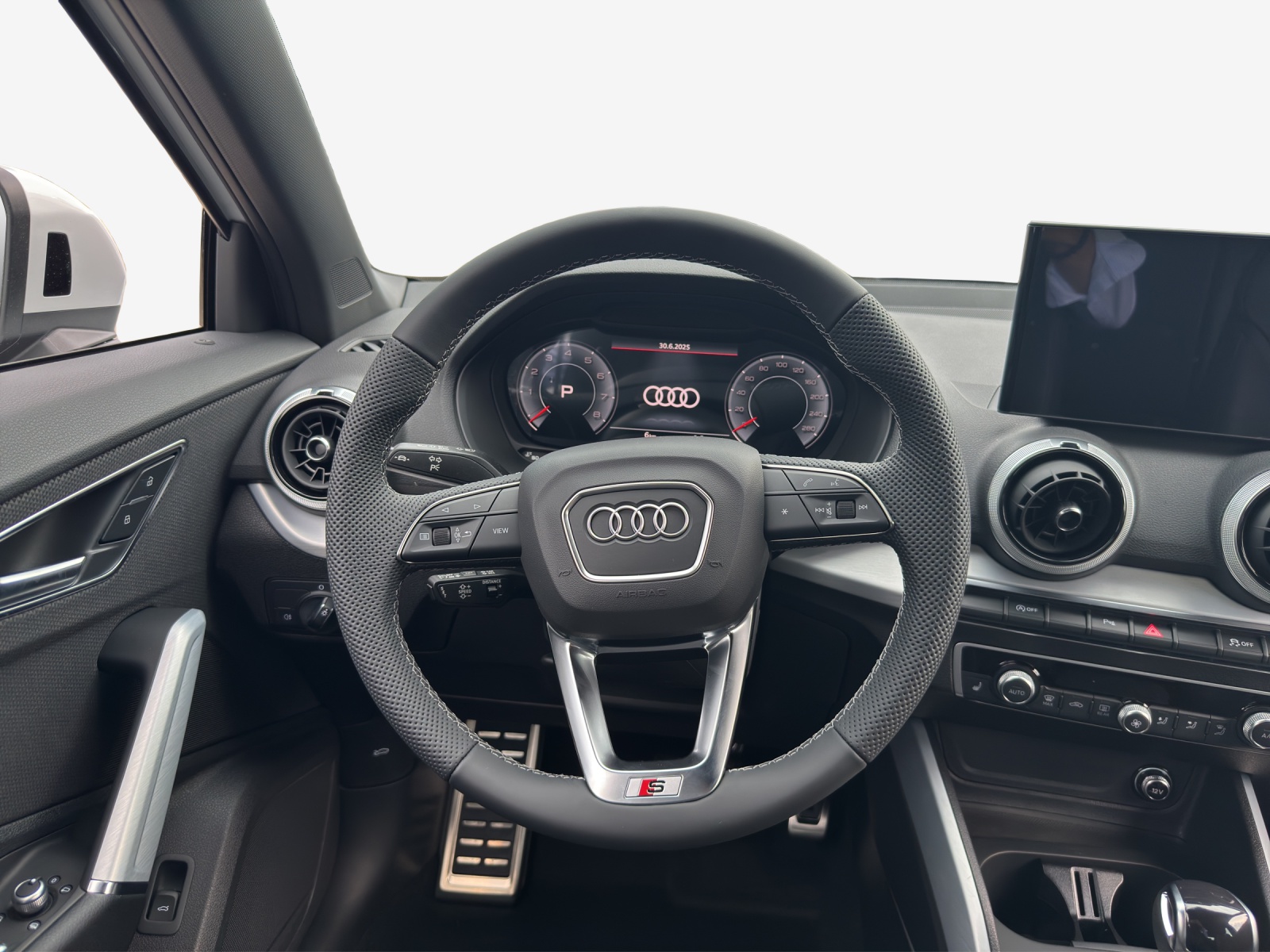 AUDI Q2 35 TFSI S line S-tronic-image-9