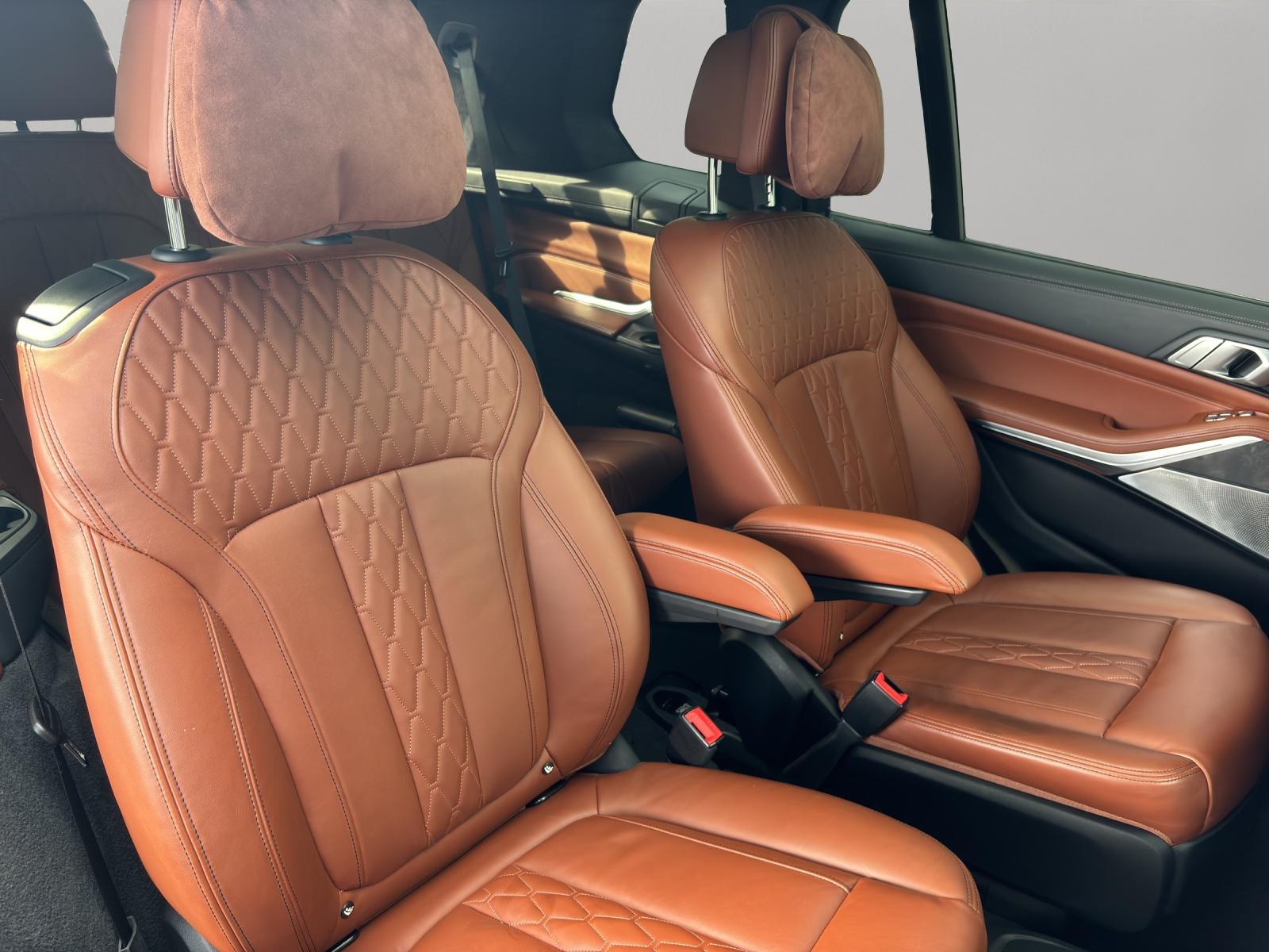 BMW X7 M50d-image-10