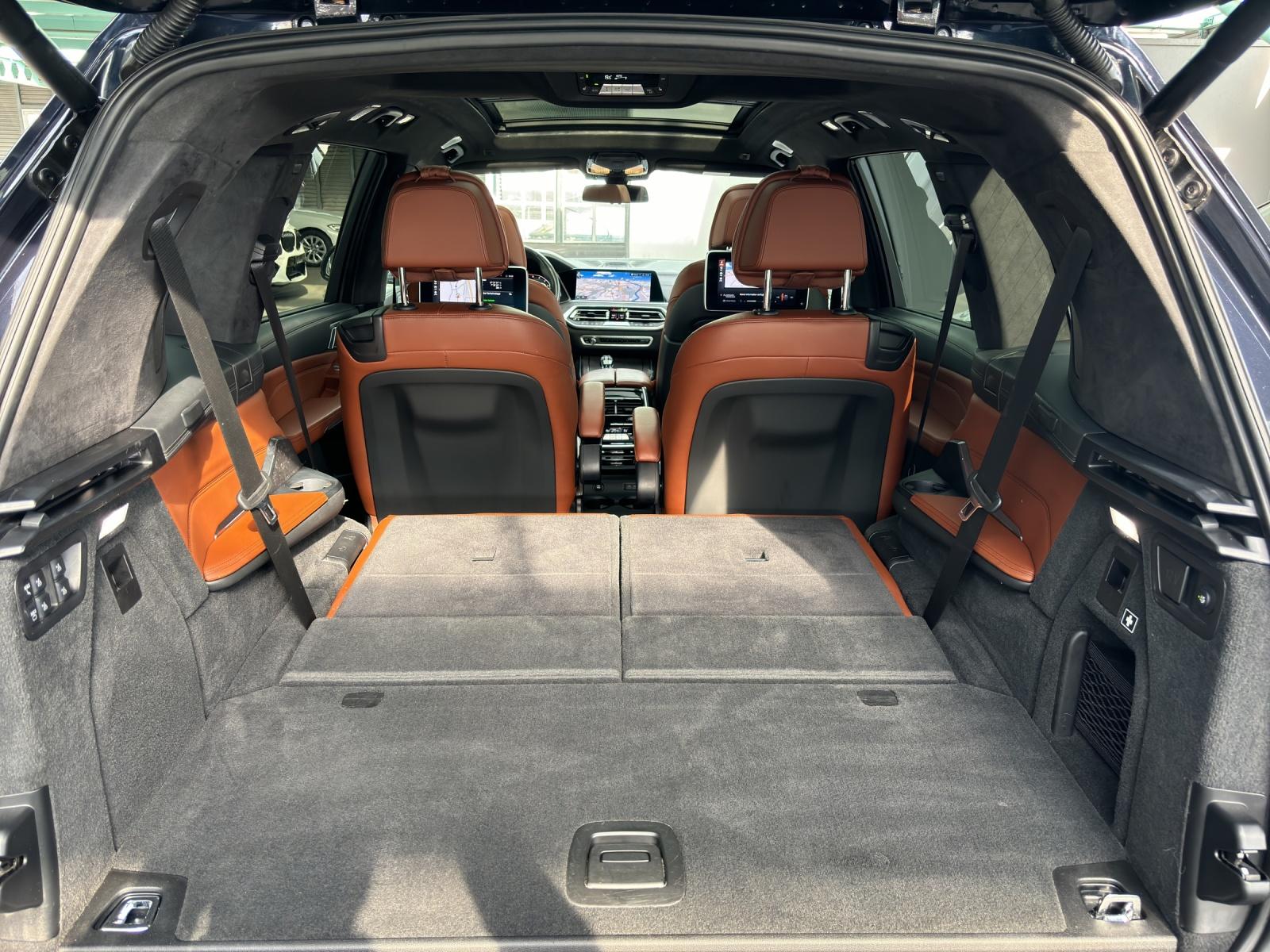 BMW X7 M50d-image-12