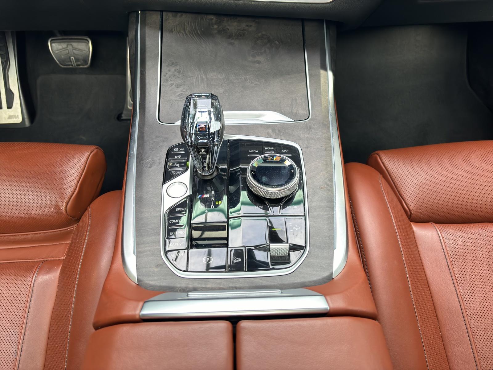 BMW X7 M50d-image-7