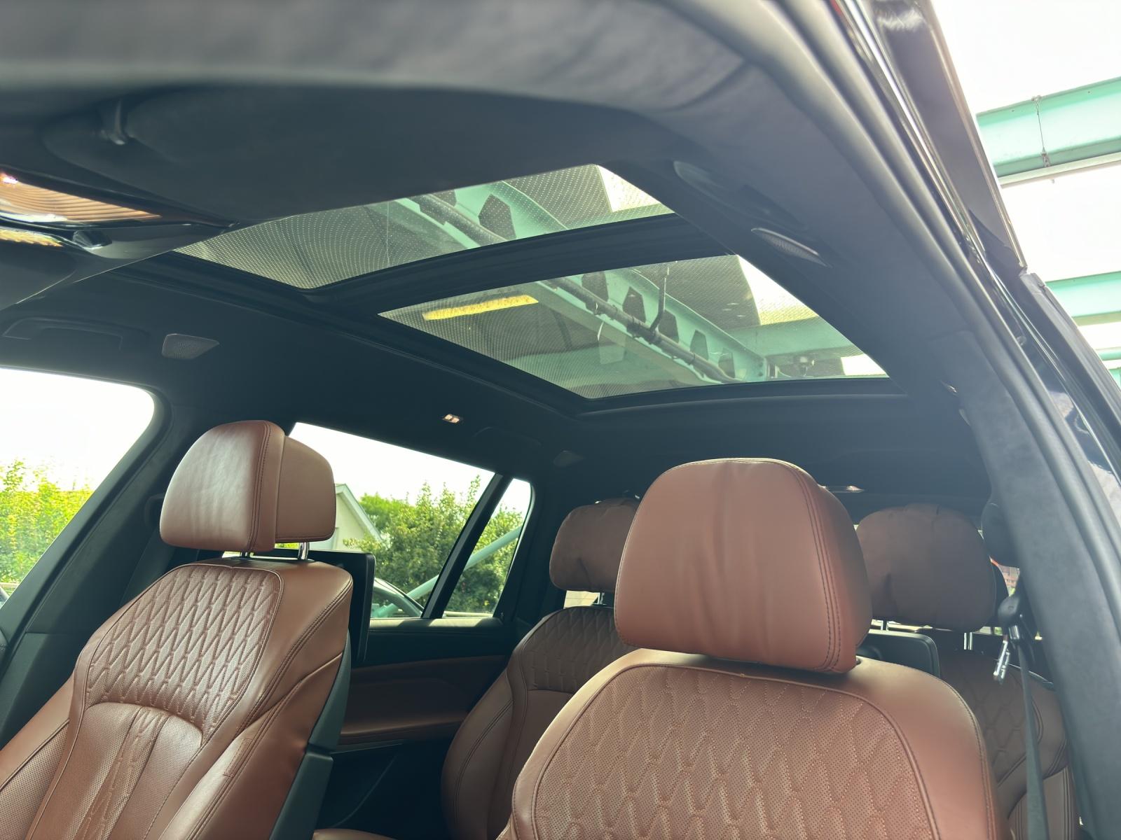 BMW X7 M50d-image-8
