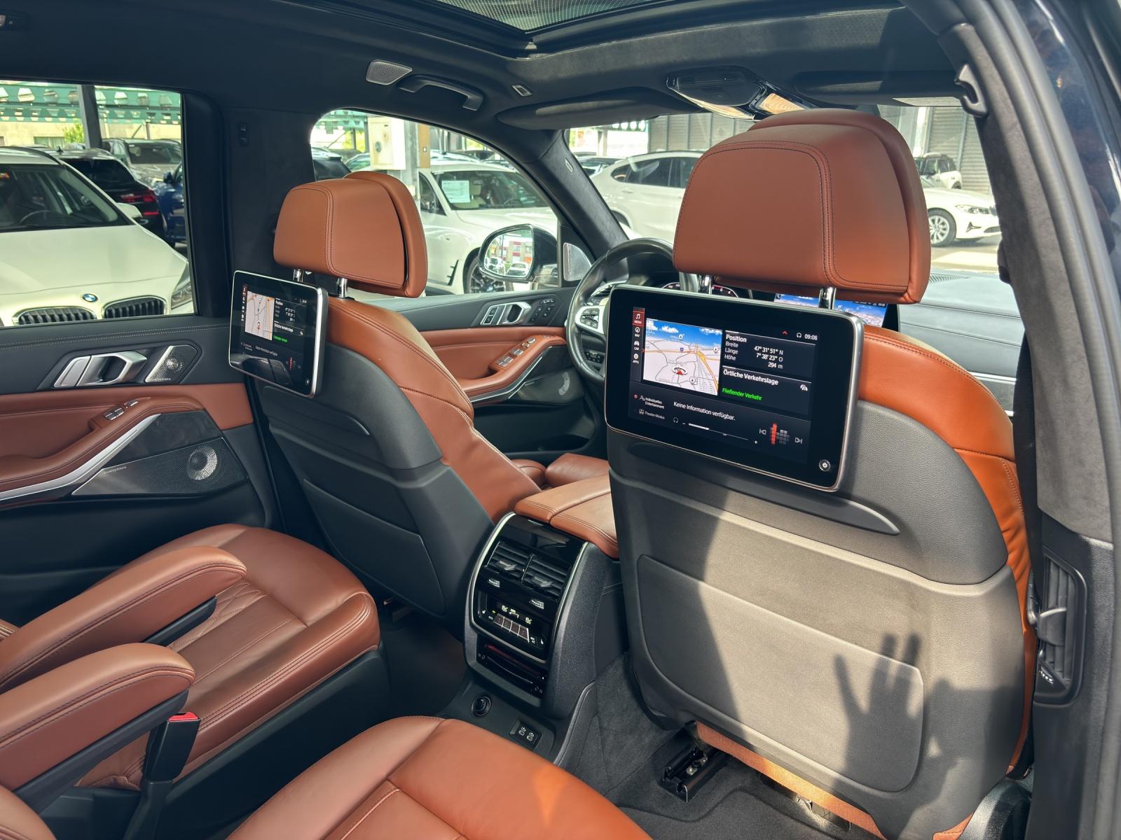 BMW X7 M50d-image-16