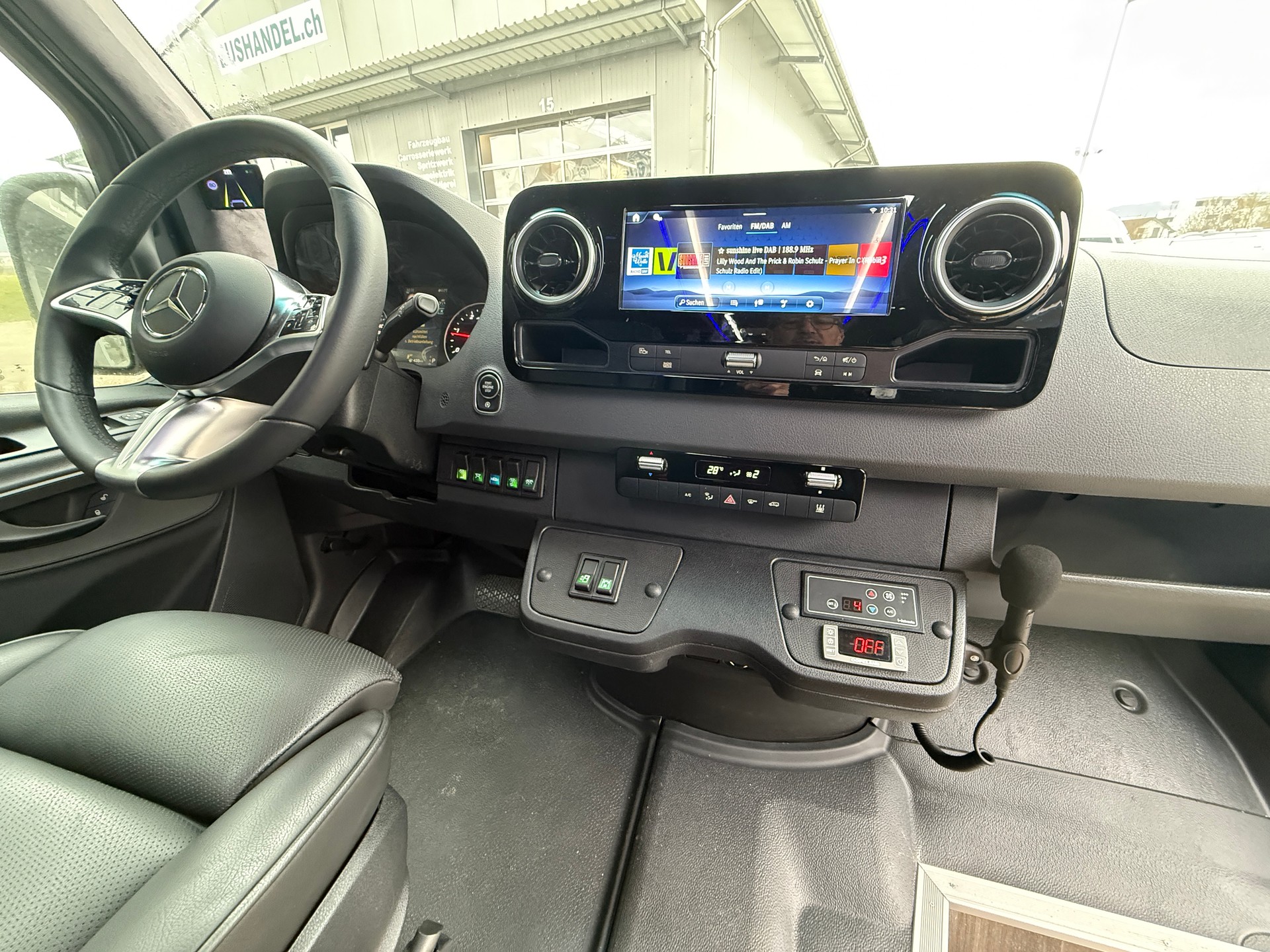 MERCEDES-BENZ Sprinter 519 VIP LAND XXL Midibus-image-13