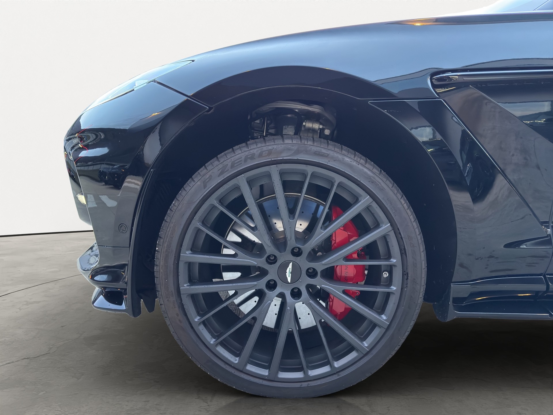 ASTON MARTIN DBX 707 4.0 V8 NEW MODEL-image-14