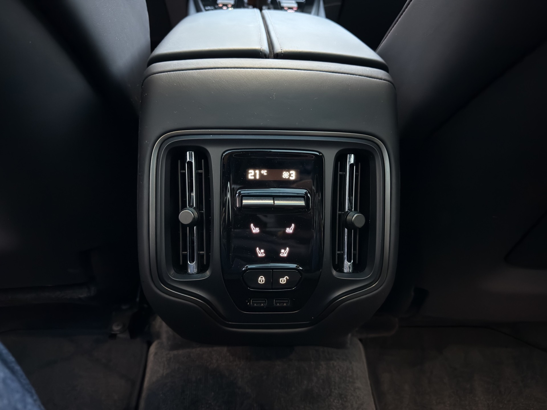 ASTON MARTIN DBX 707 4.0 V8 NEW MODEL-image-10