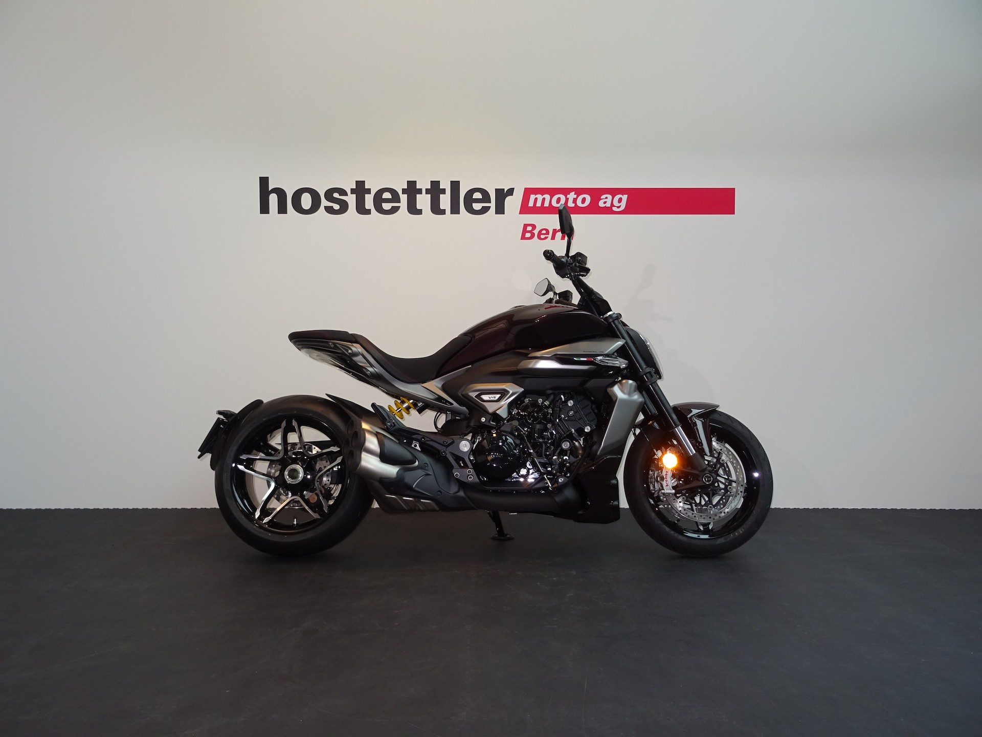 DUCATI X Diavel V4-showroom-element-1