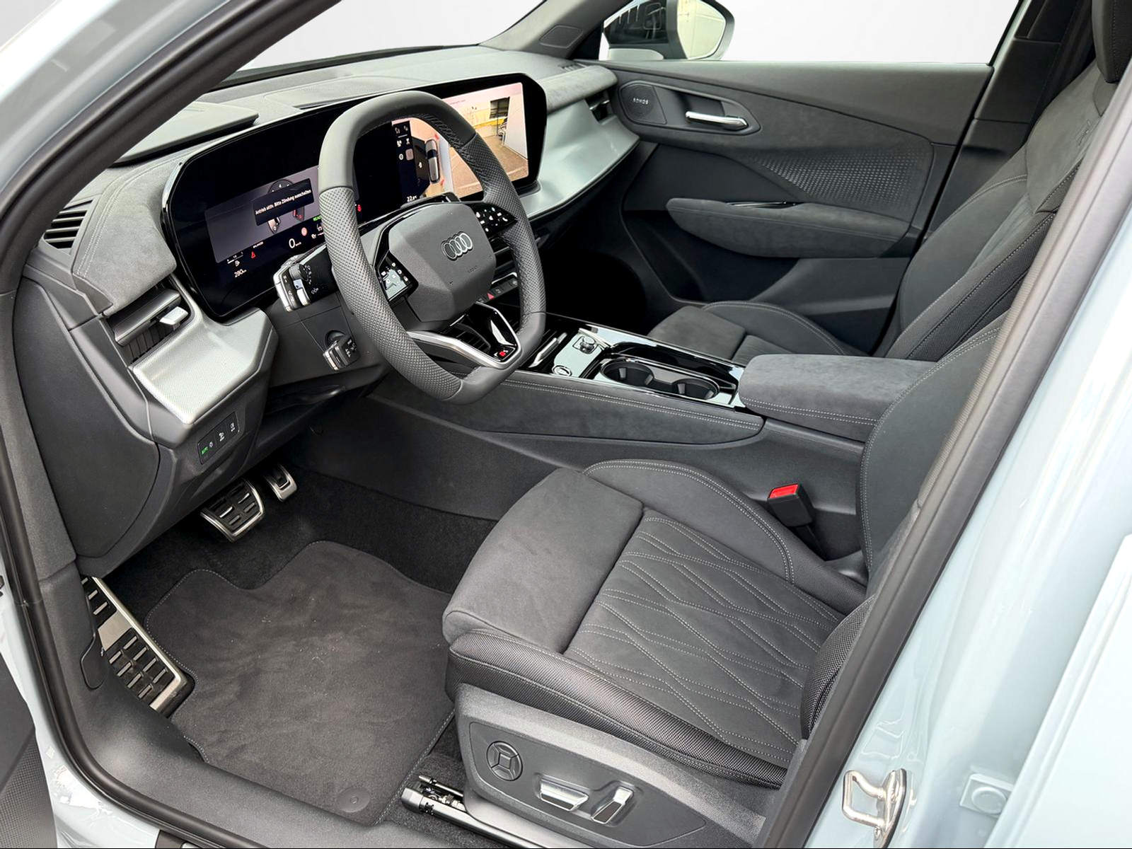 AUDI Q3 SUV TFSI quattro 195 kW S tronic-image-4
