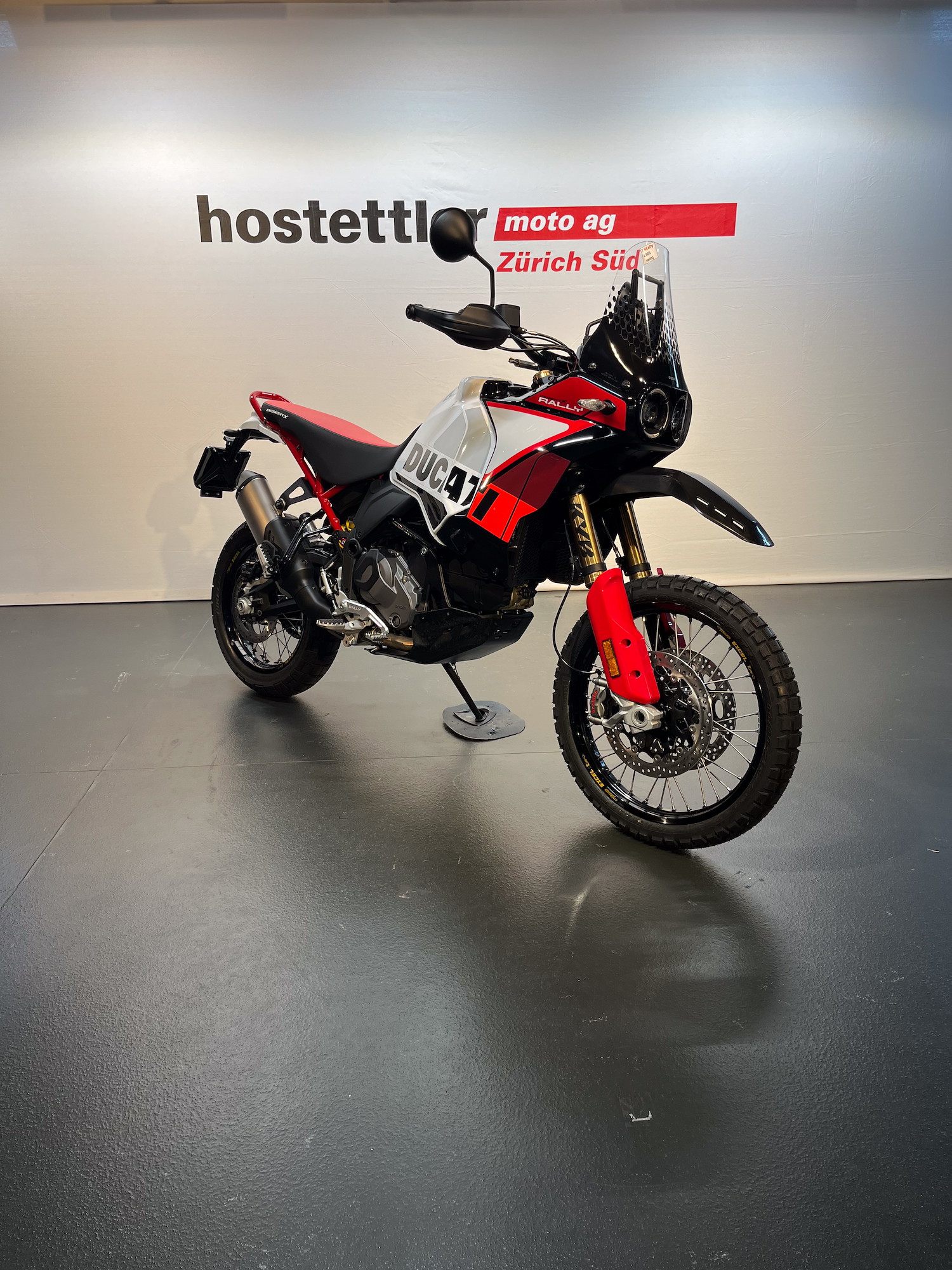 DUCATI Desert X Rally-showroom-element-1