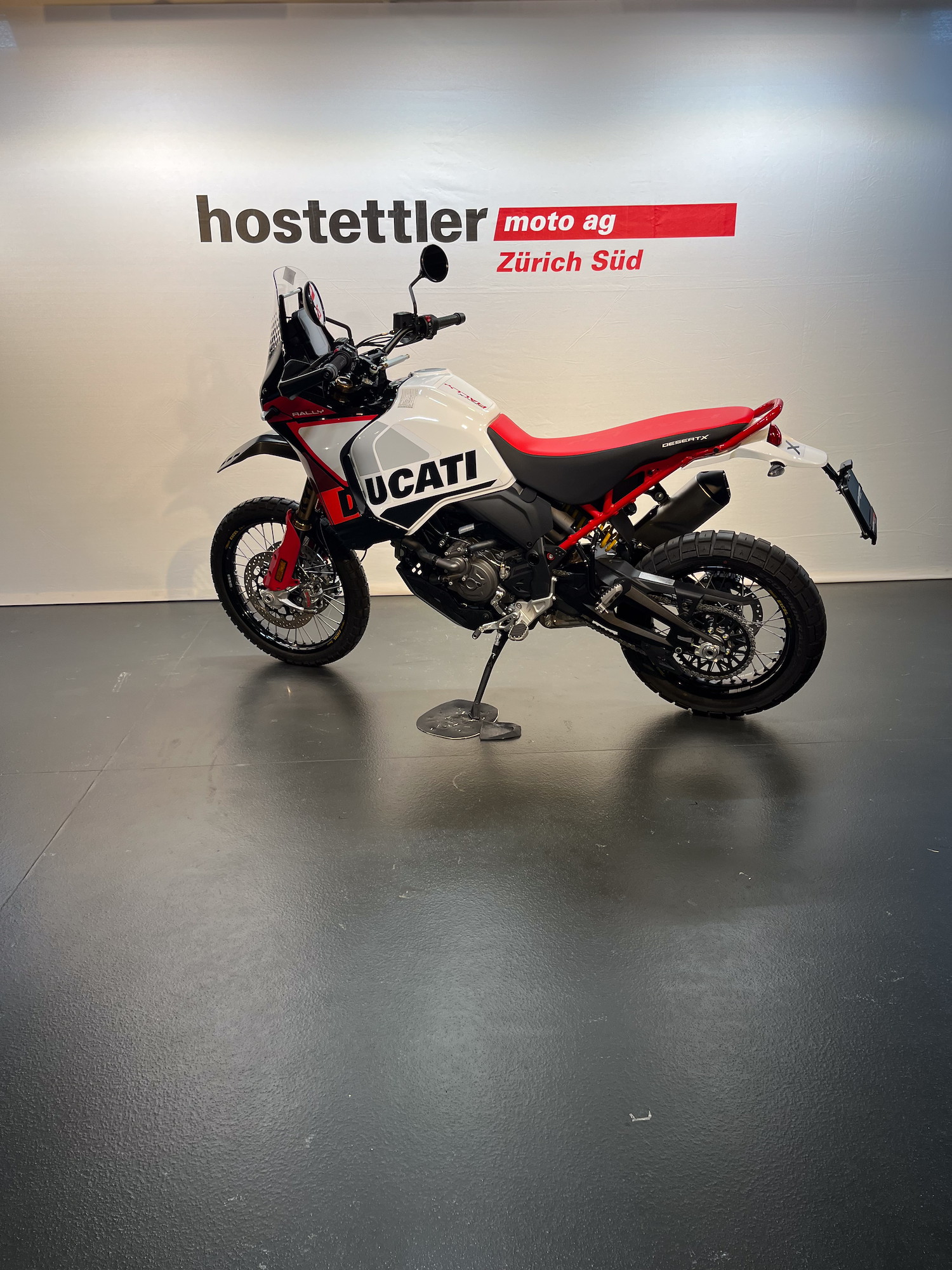 DUCATI Desert X Rally-showroom-element-3