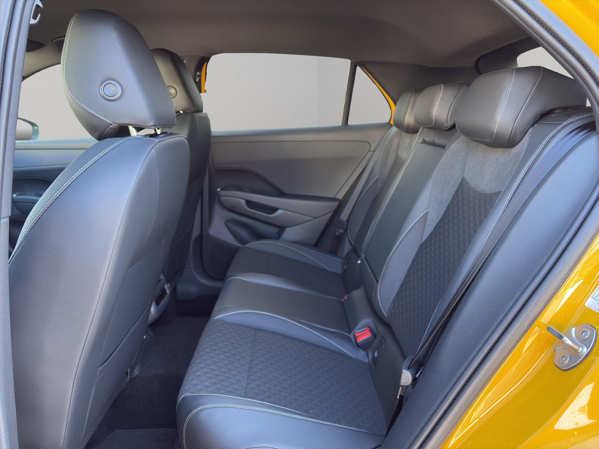 VW T-Roc 1.5 eTSI mHEV R-Line DSG-image-5