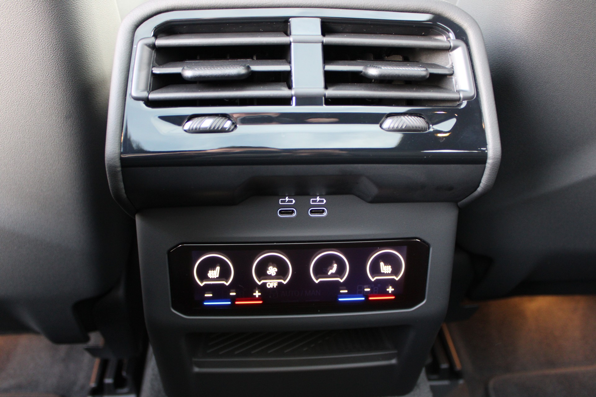 BMW M5 xDrive Touring-image-19