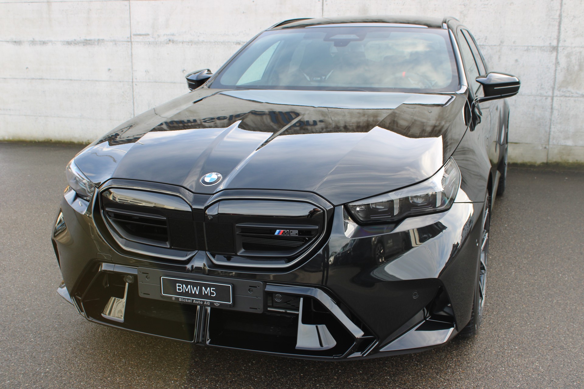 BMW M5 xDrive Touring-image-5