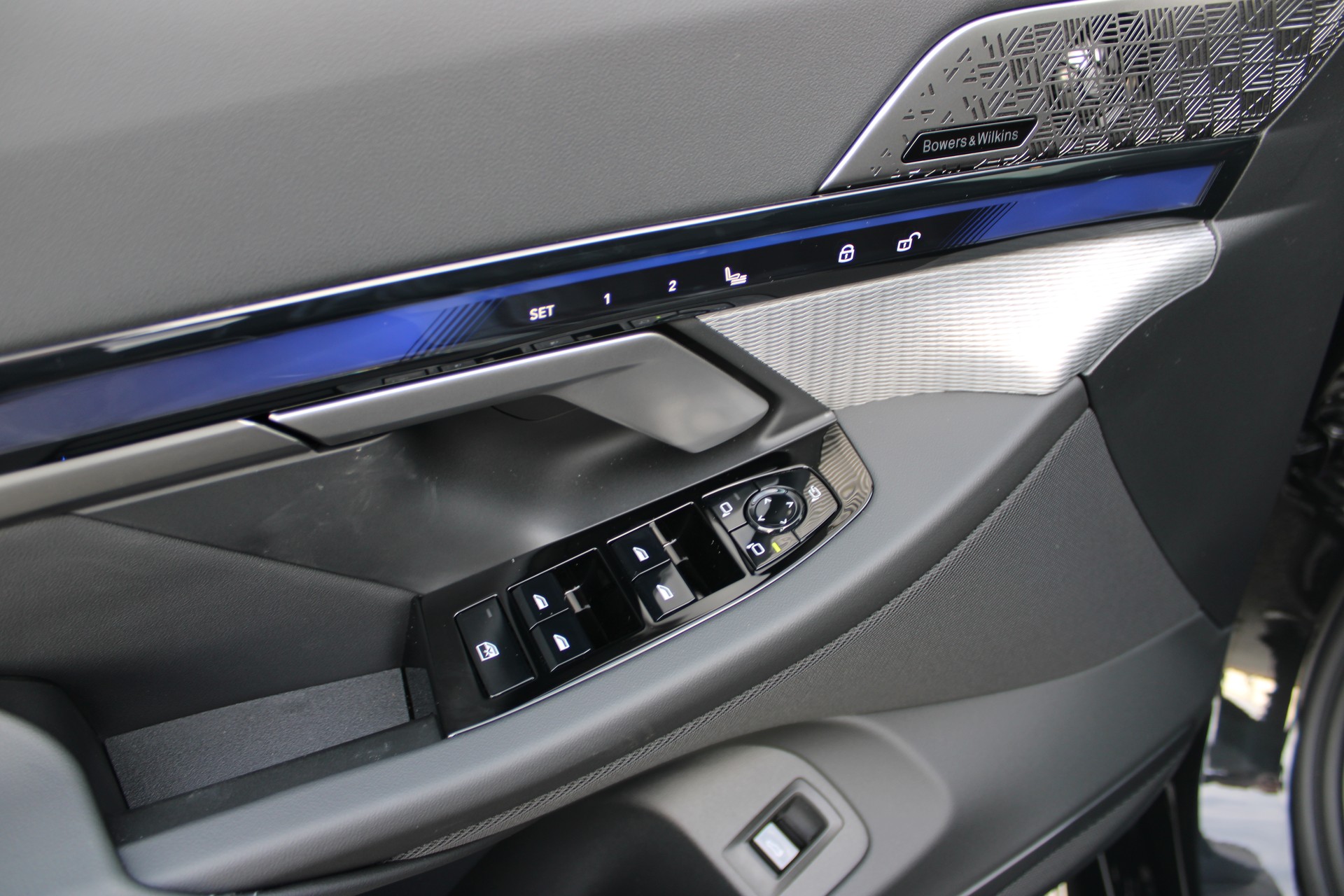 BMW M5 xDrive Touring-image-10