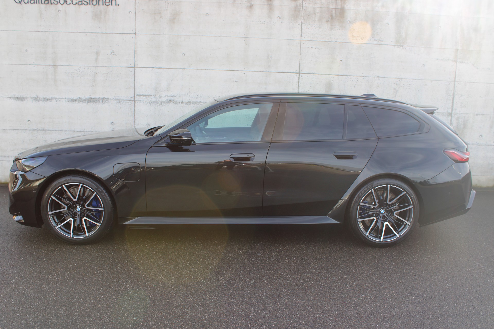 BMW M5 xDrive Touring-image-2