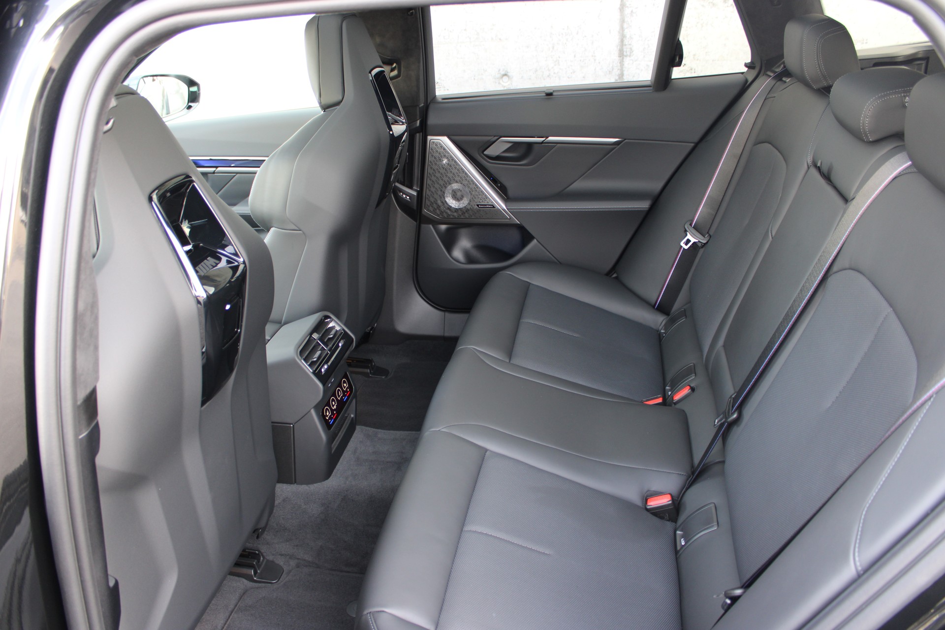 BMW M5 xDrive Touring-image-12