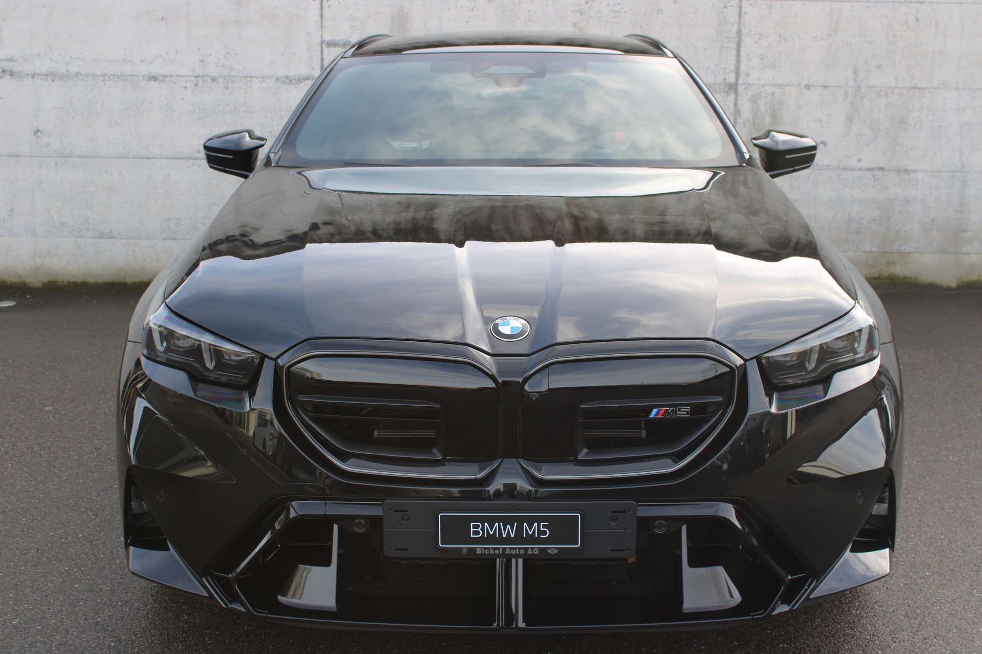 BMW M5 xDrive Touring-image-1