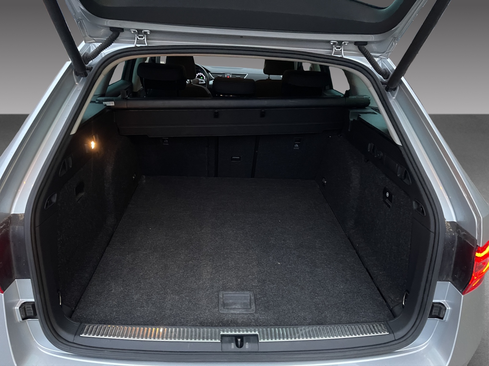 SKODA Superb Combi 2.0 TDi Ambition 4x4 DSG-image-19