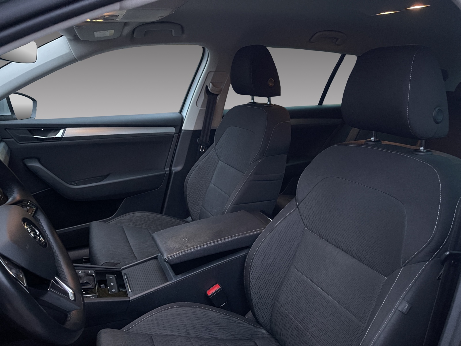 SKODA Superb Combi 2.0 TDi Ambition 4x4 DSG-image-8