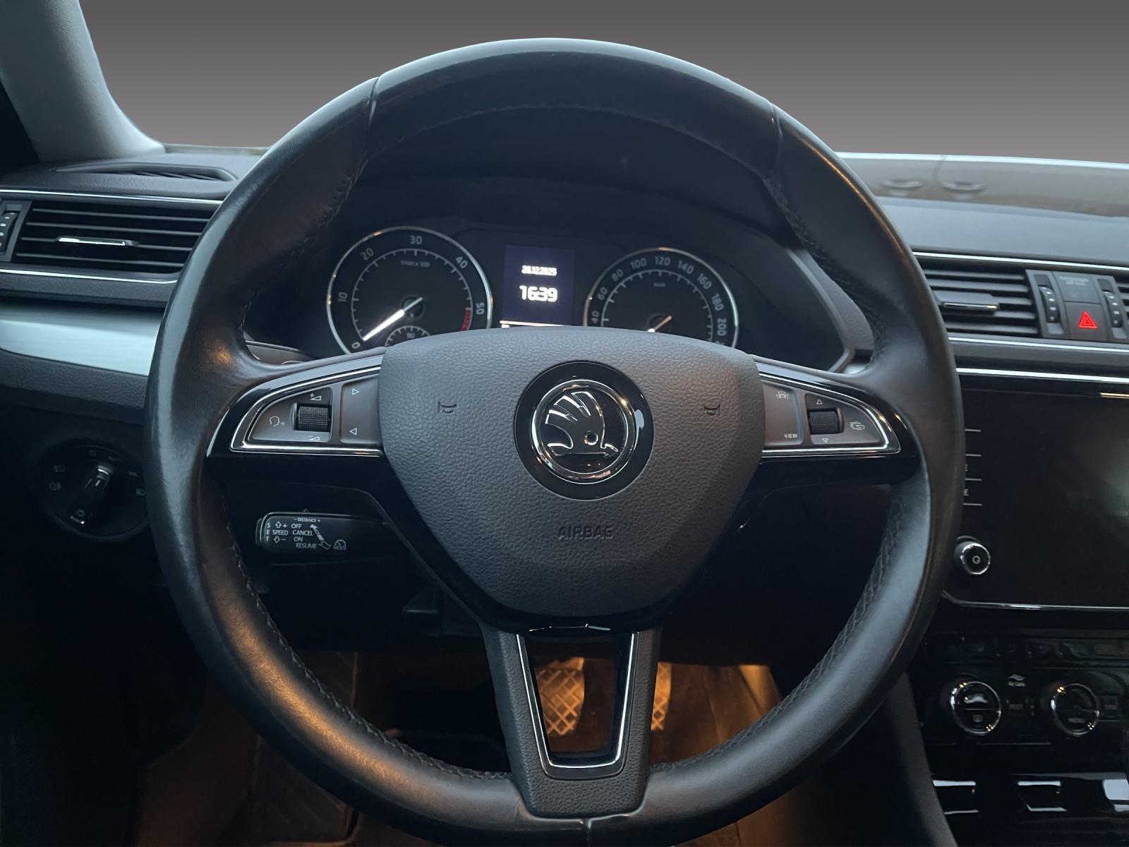 SKODA Superb Combi 2.0 TDi Ambition 4x4 DSG-image-9