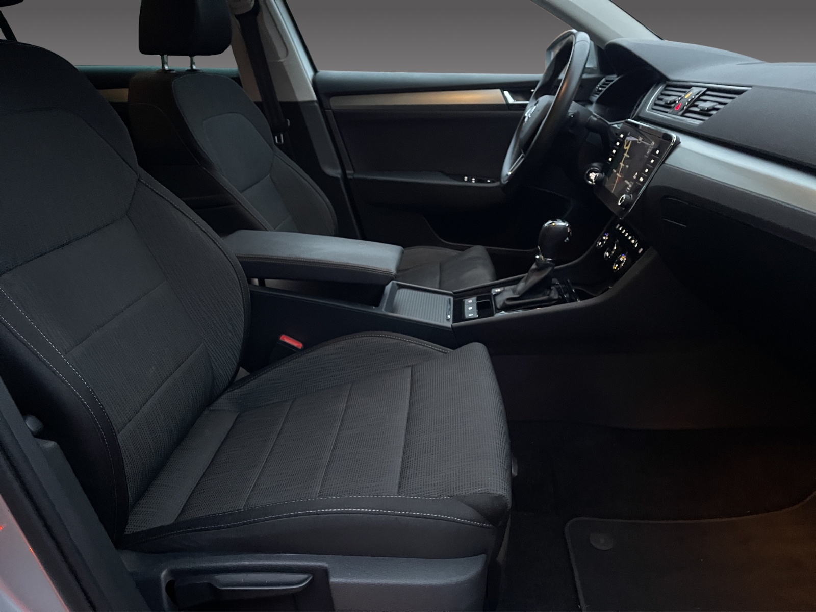 SKODA Superb Combi 2.0 TDi Ambition 4x4 DSG-image-15