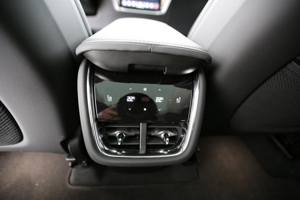 VOLVO EX90 Twin Ultra AWD-image-6