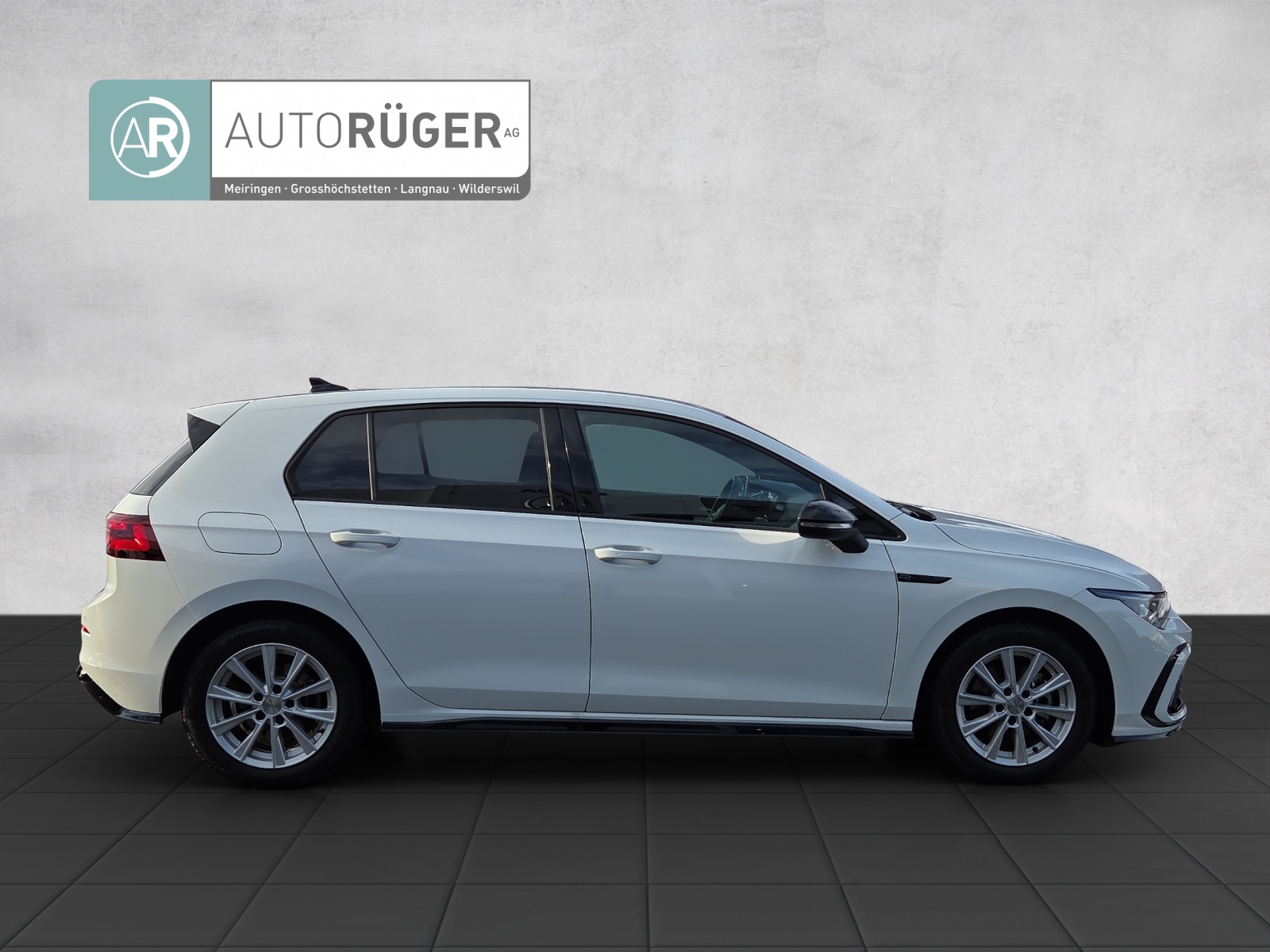 VW Golf 1.5 eTSI mHEV ACT R-Line 75 Edition DSG-image-6