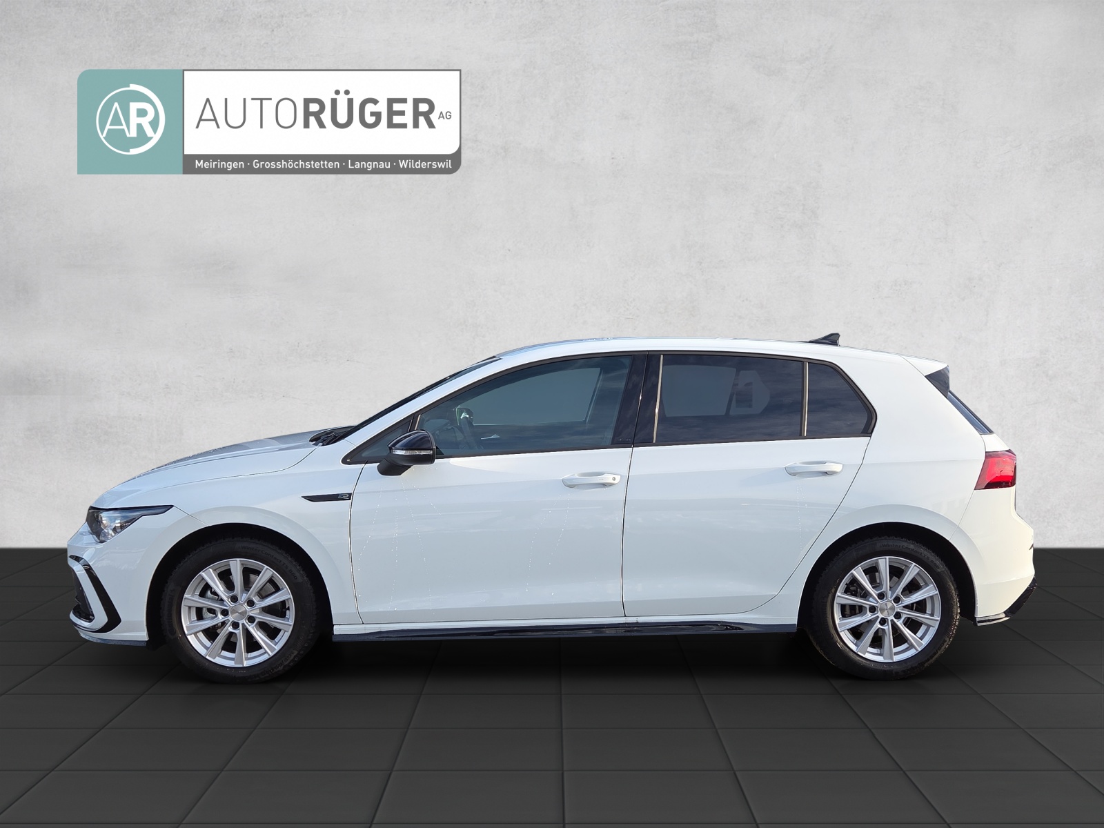 VW Golf 1.5 eTSI mHEV ACT R-Line 75 Edition DSG-image-2