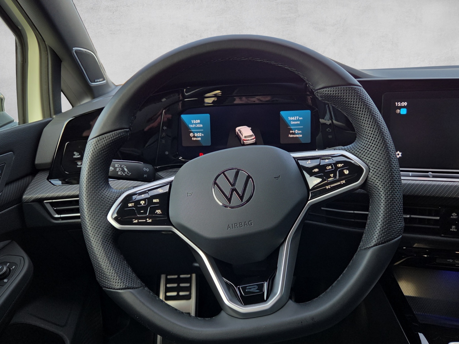 VW Golf 1.5 eTSI mHEV ACT R-Line 75 Edition DSG-image-10