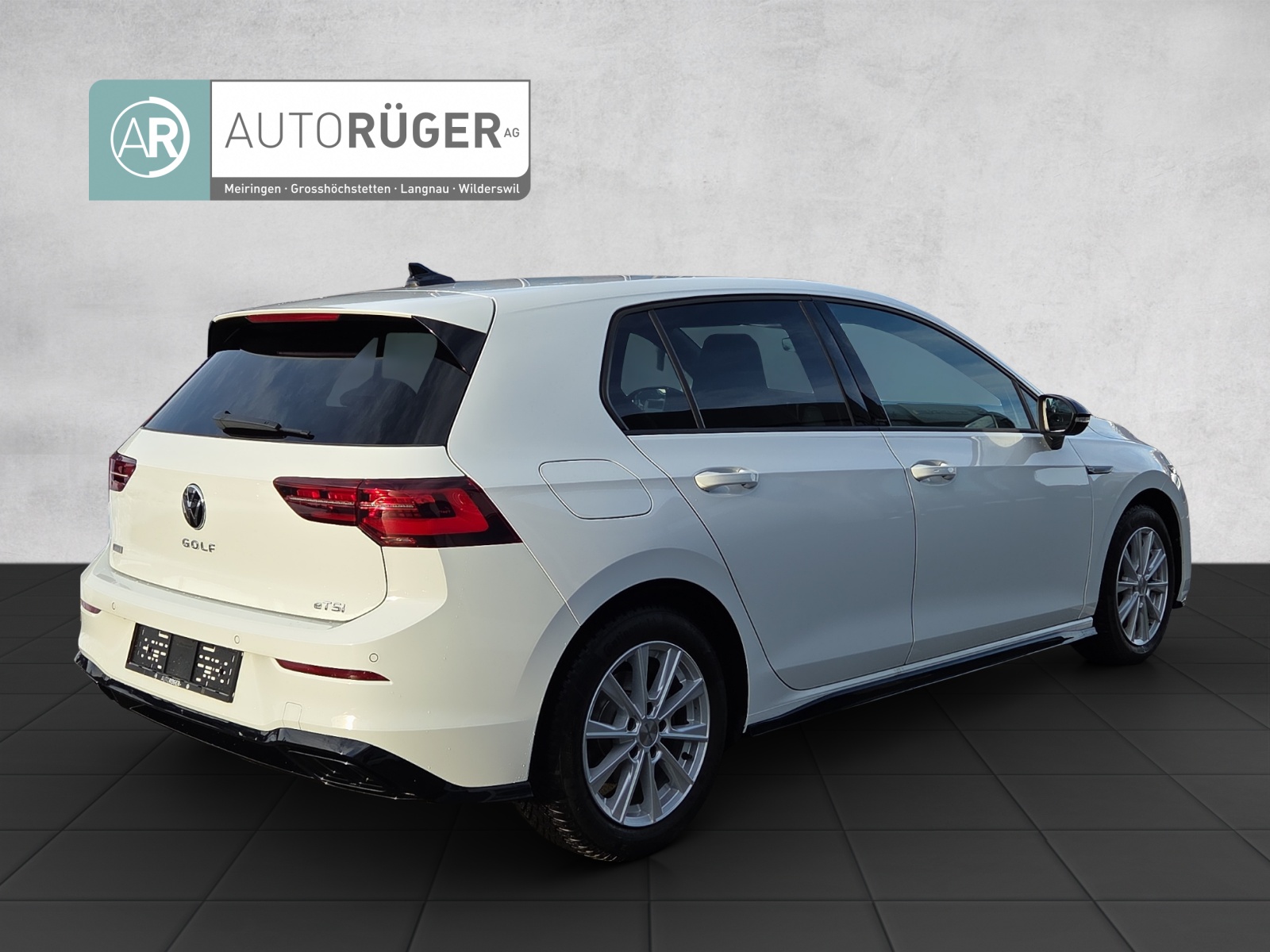 VW Golf 1.5 eTSI mHEV ACT R-Line 75 Edition DSG-image-5