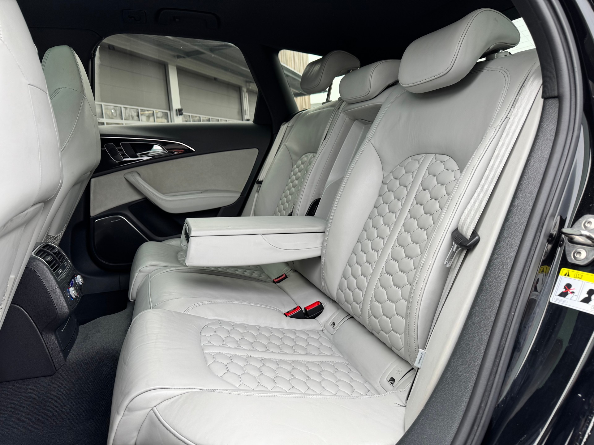 AUDI RS6 Avant 4.0 TFSI V8 quattro Tiptronic-image-10