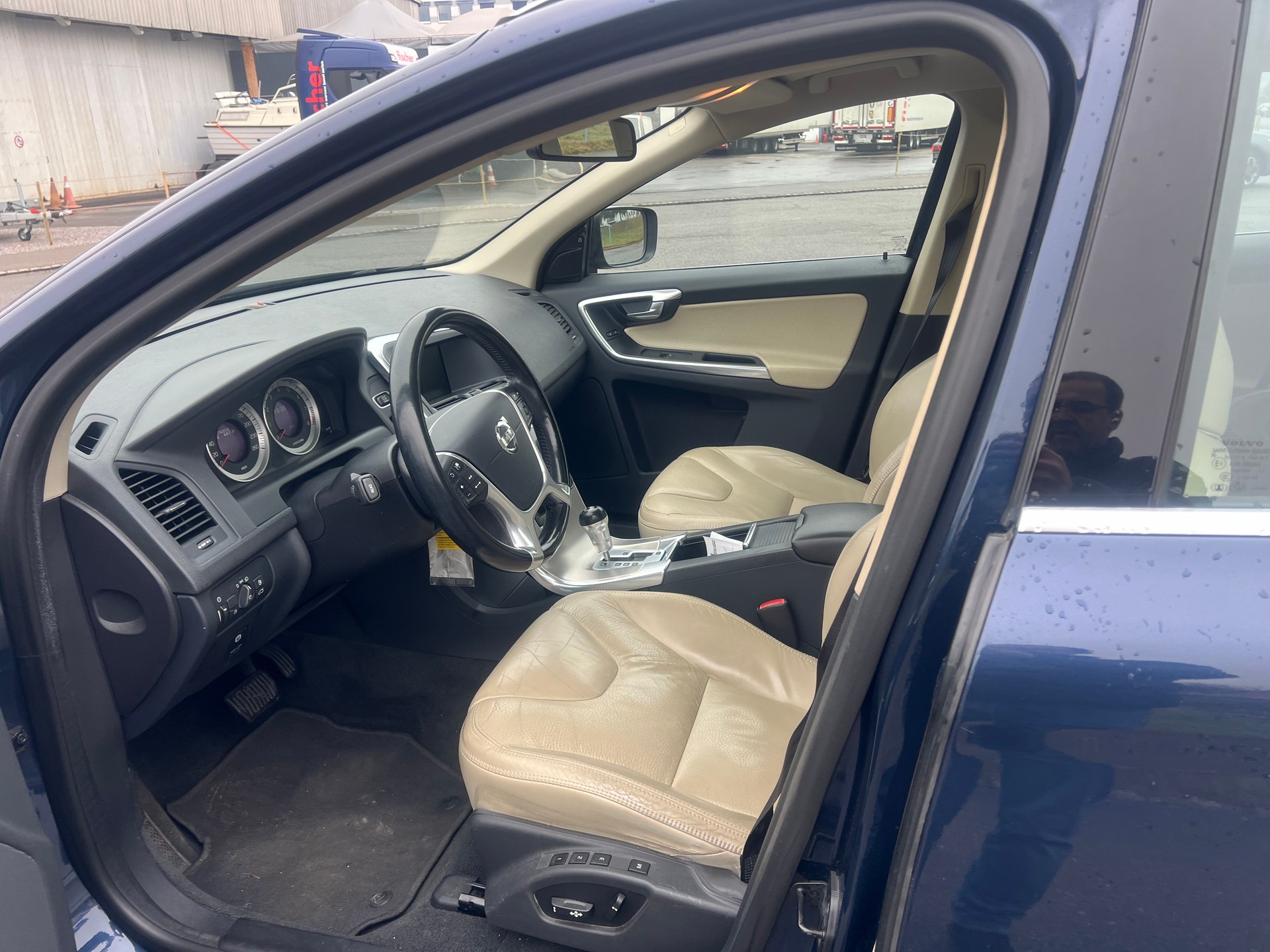 VOLVO XC60 T6 AWD R-Design Geartronic-image-10