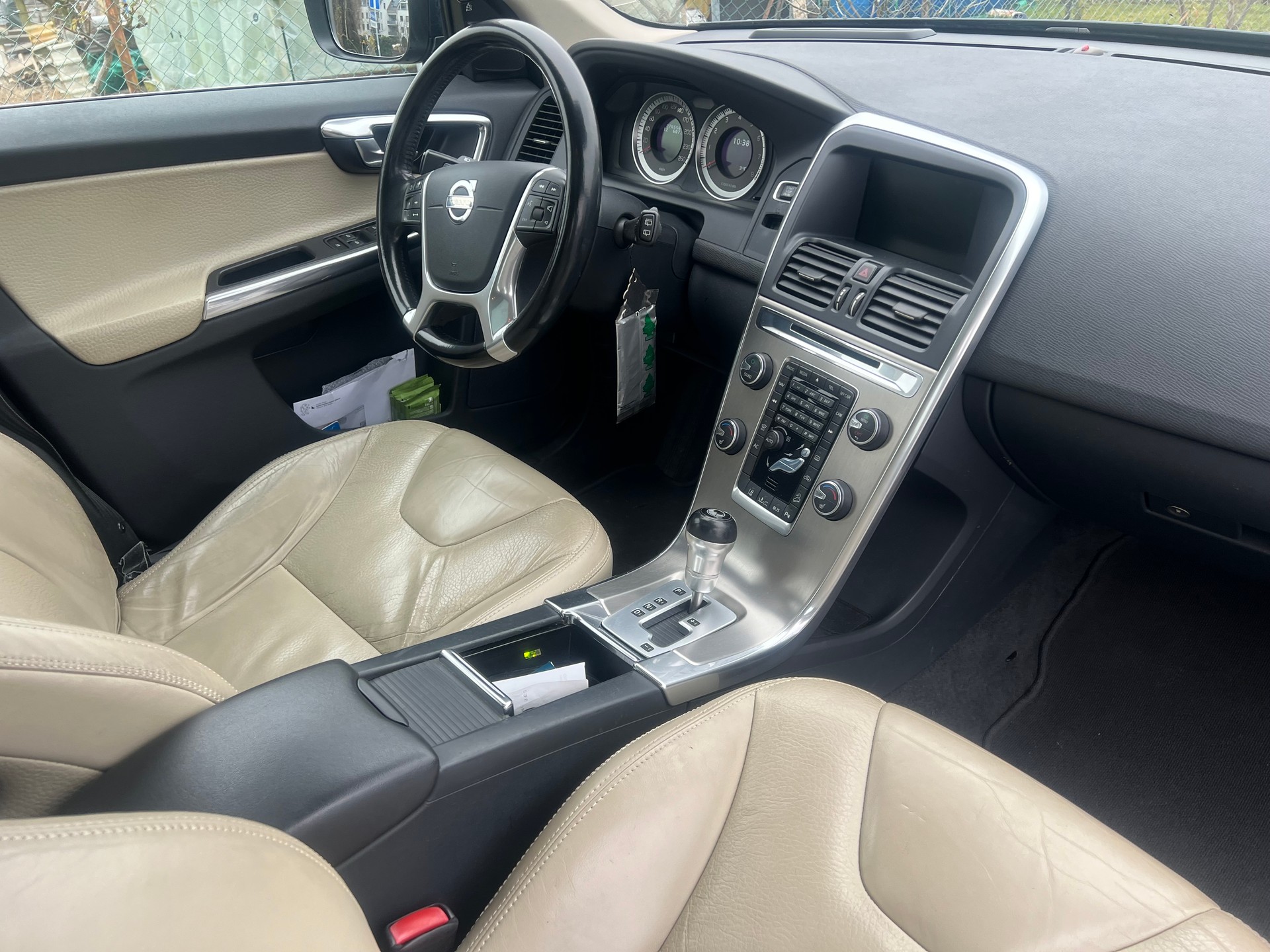 VOLVO XC60 T6 AWD R-Design Geartronic-image-7