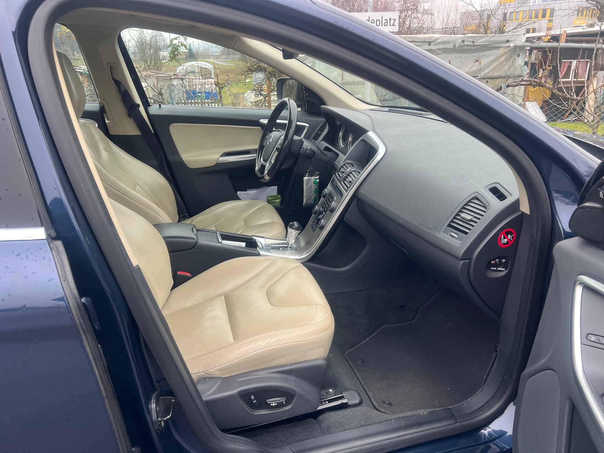 VOLVO XC60 T6 AWD R-Design Geartronic-image-12